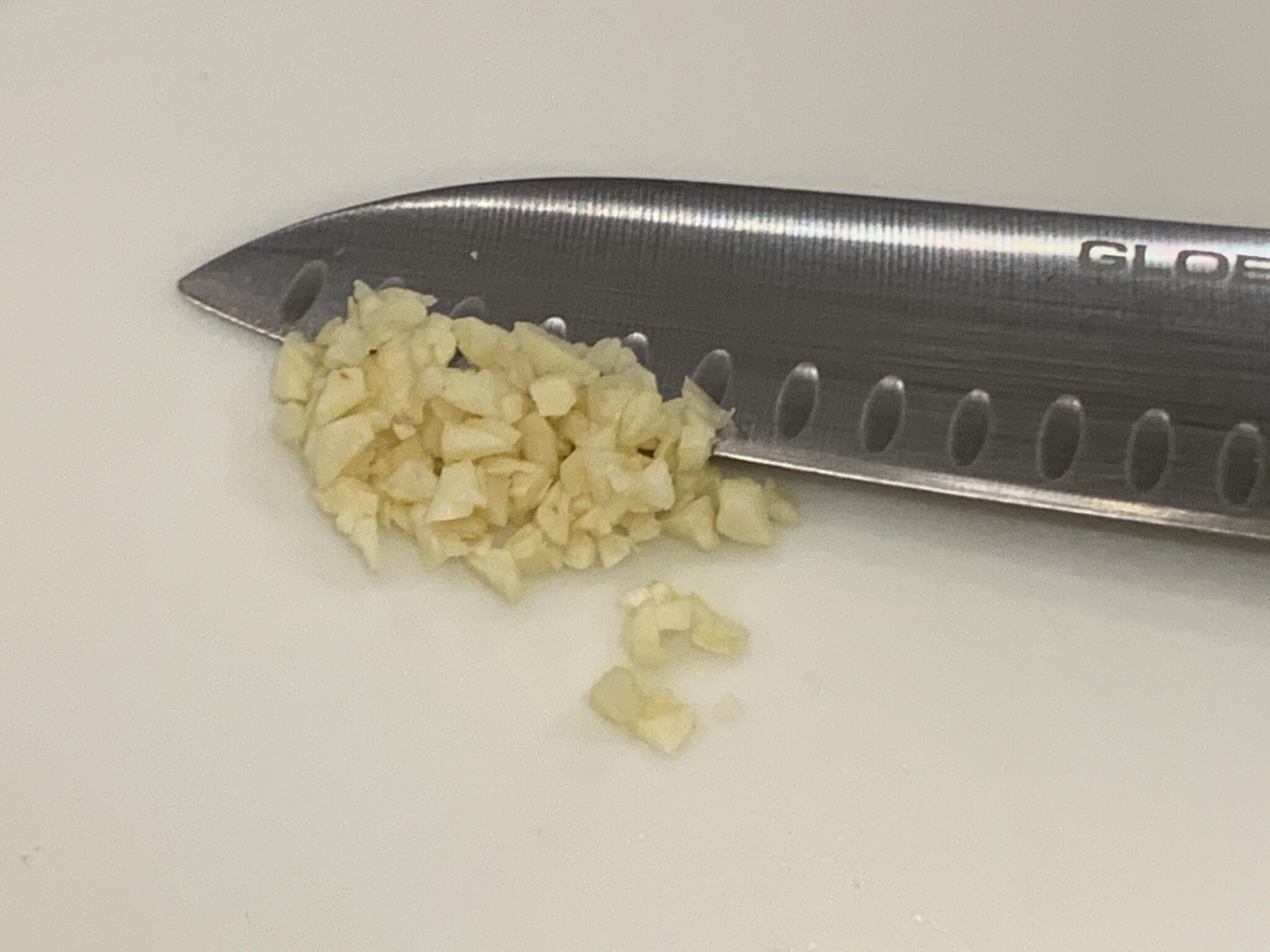 1e) Chop garlic.