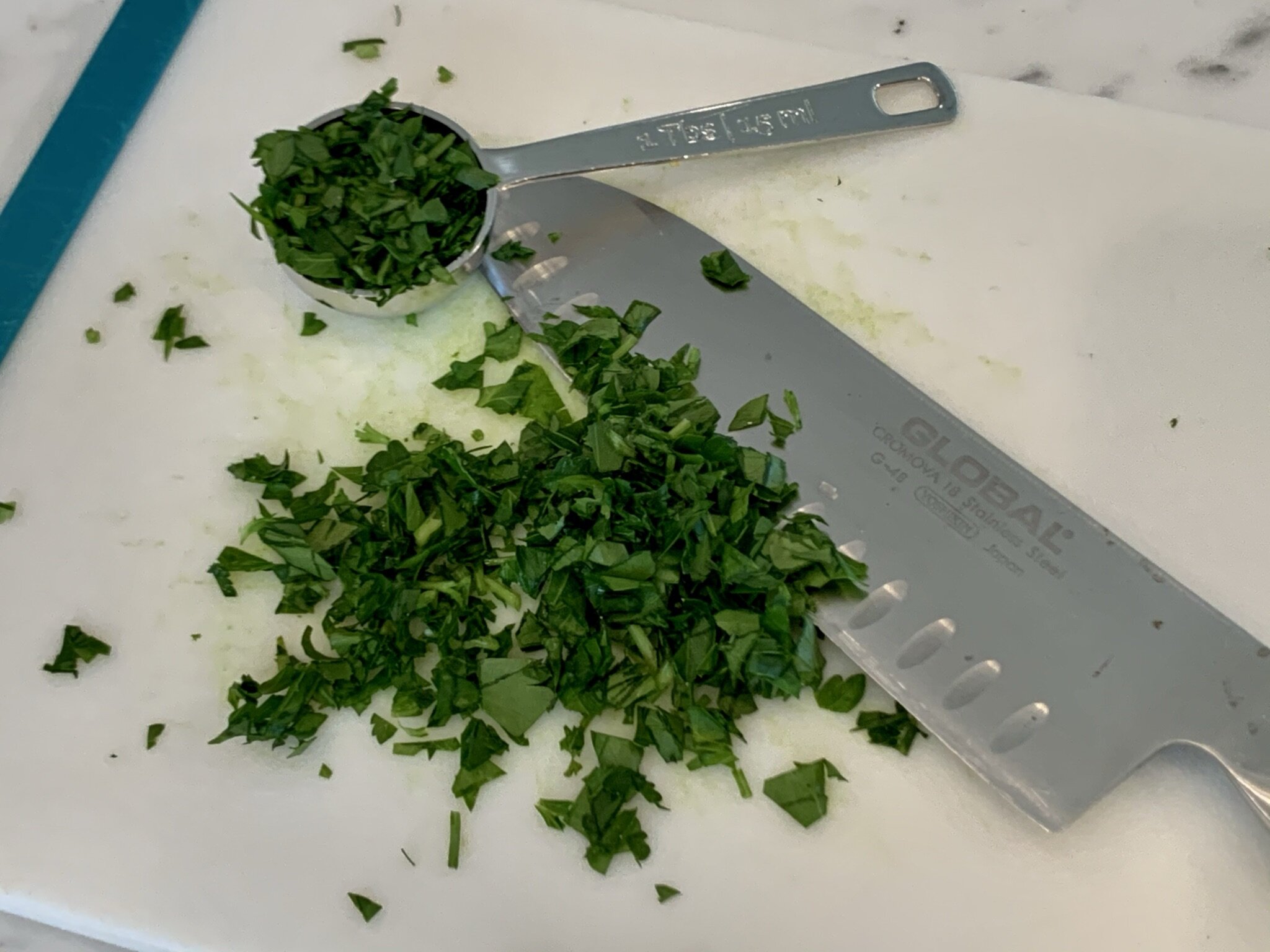 d) Chop parsley.