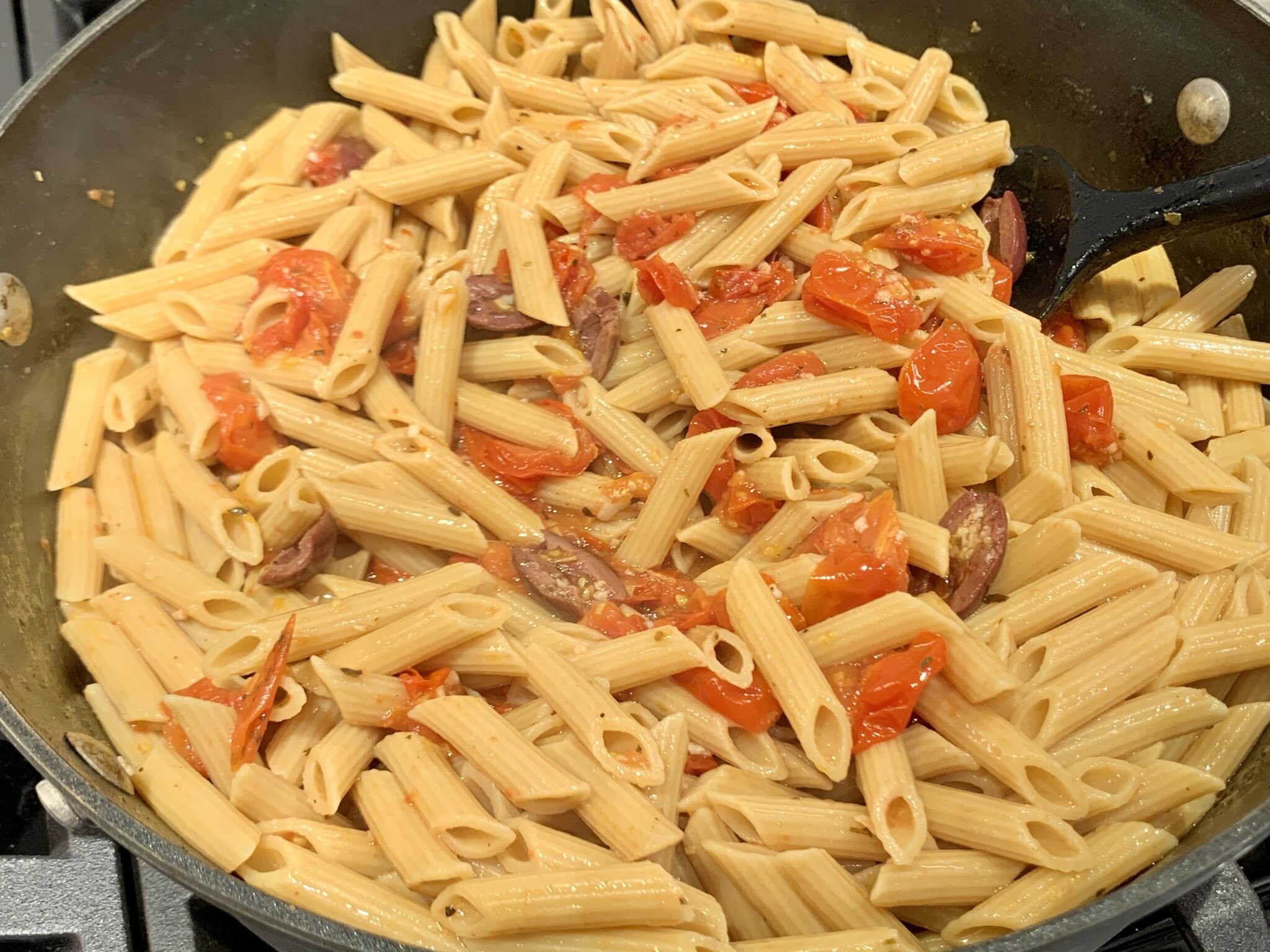 b) Coat pasta w/ sauce.