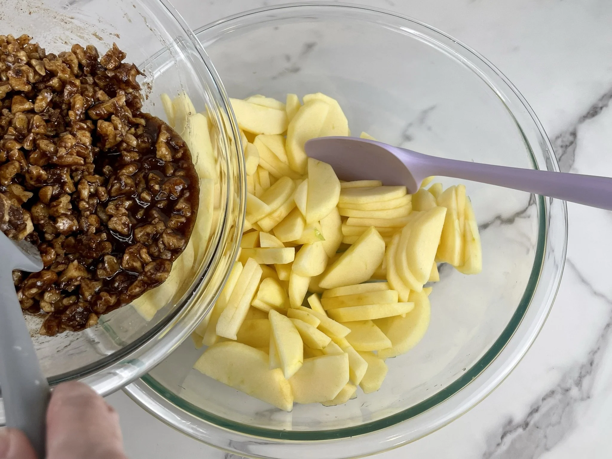 Add mixture to apples.