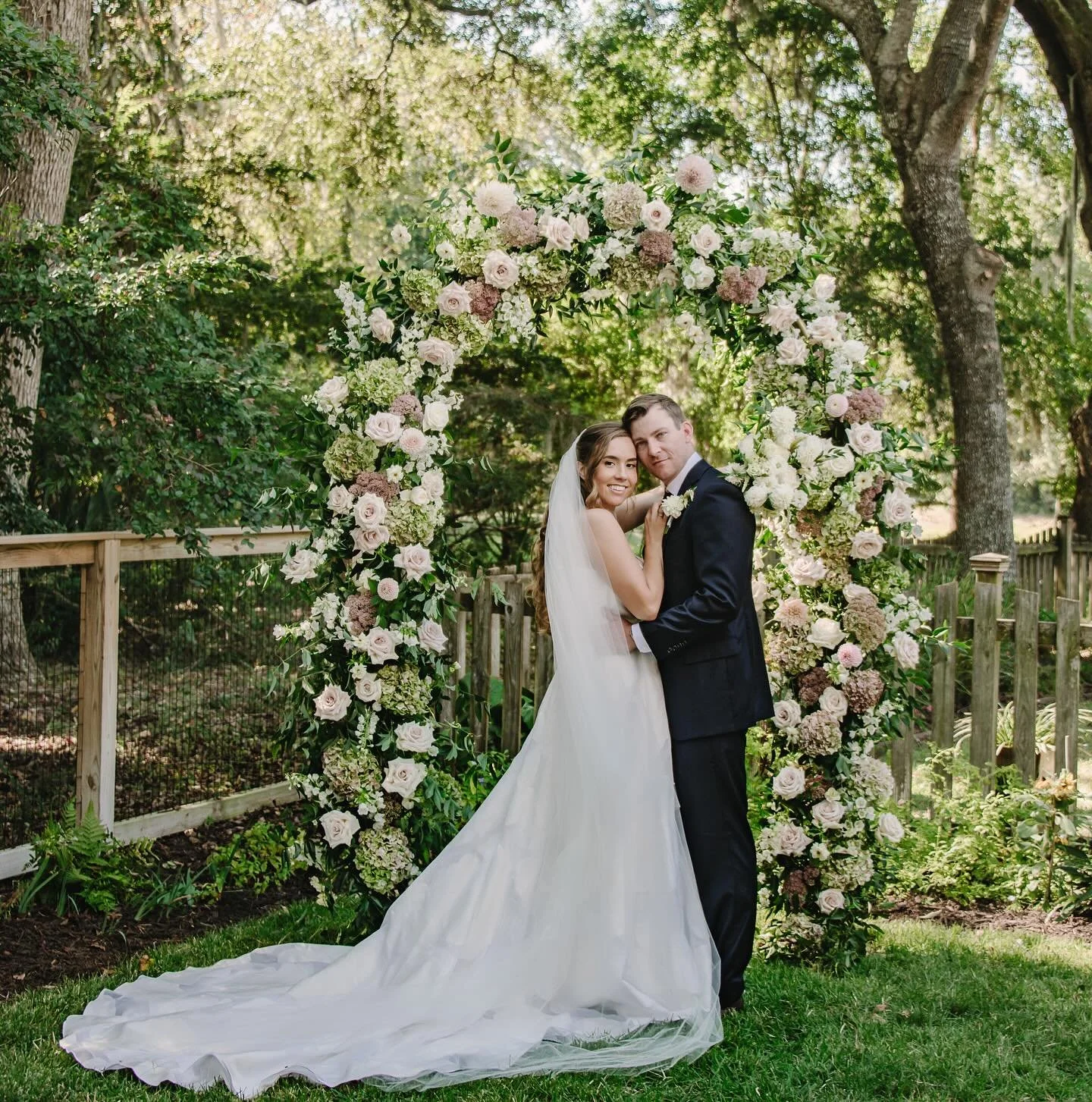 a floral arch I will dream about for a while 🤍 

Sarah and Tim&rsquo;s ceremony was in her parent&rsquo;s backyard, and we knew we really wanted to transform the space for the day. We built this arbor to add warm color, create a fairytale backdrop, 