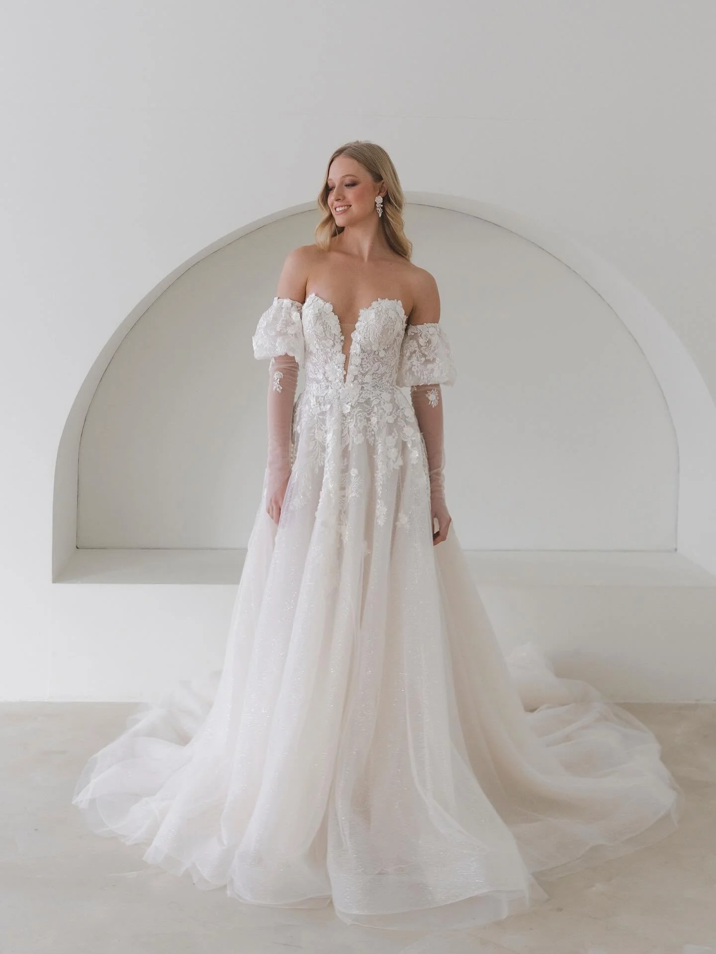 Soft tulle, subtle sparkle, timeless feel. Bergenia by Le Lee Studio is a dream ⭐️