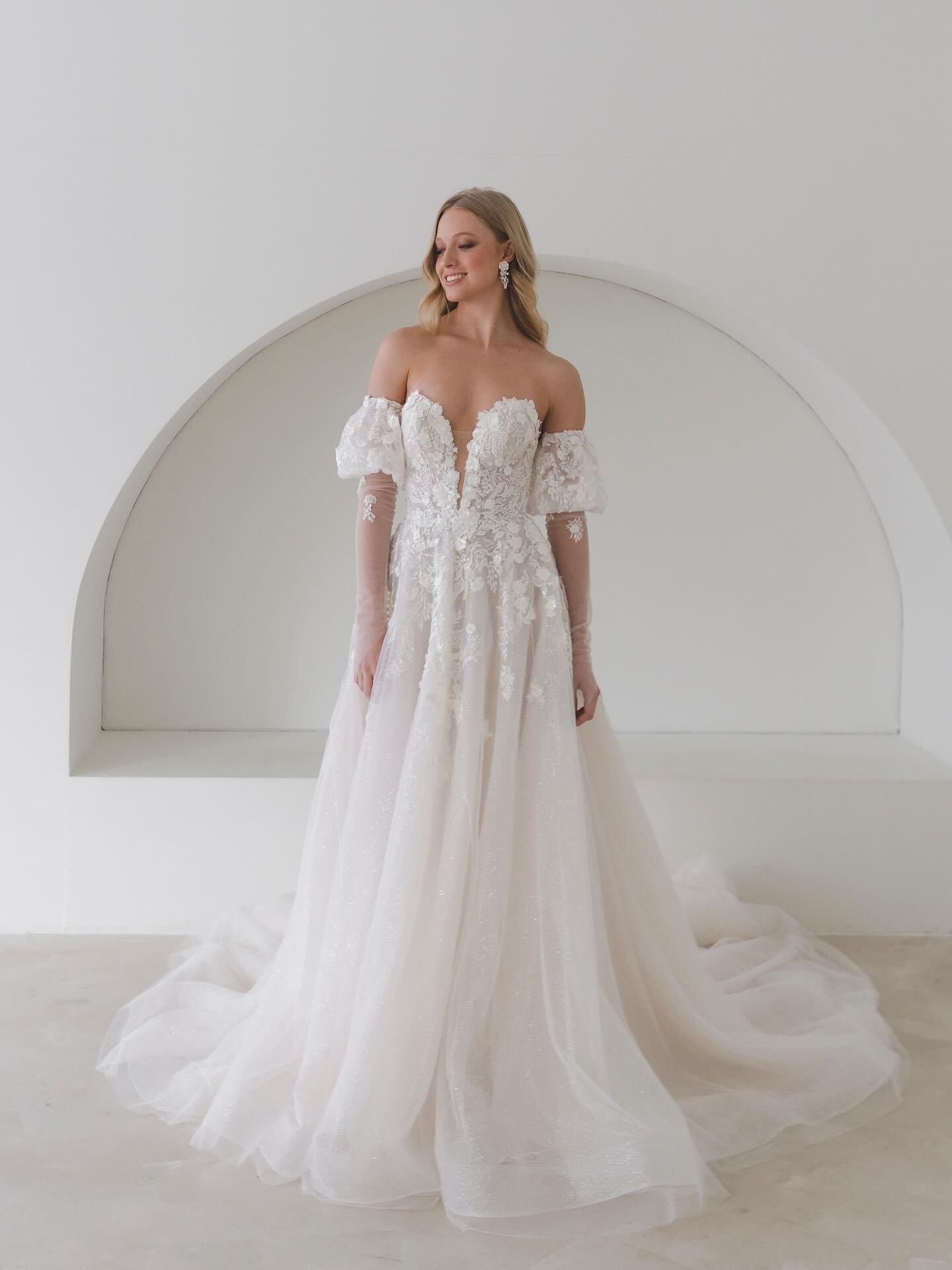 Soft tulle, subtle sparkle, timeless feel. Bergenia by Le Lee Studio is a dream ⭐️