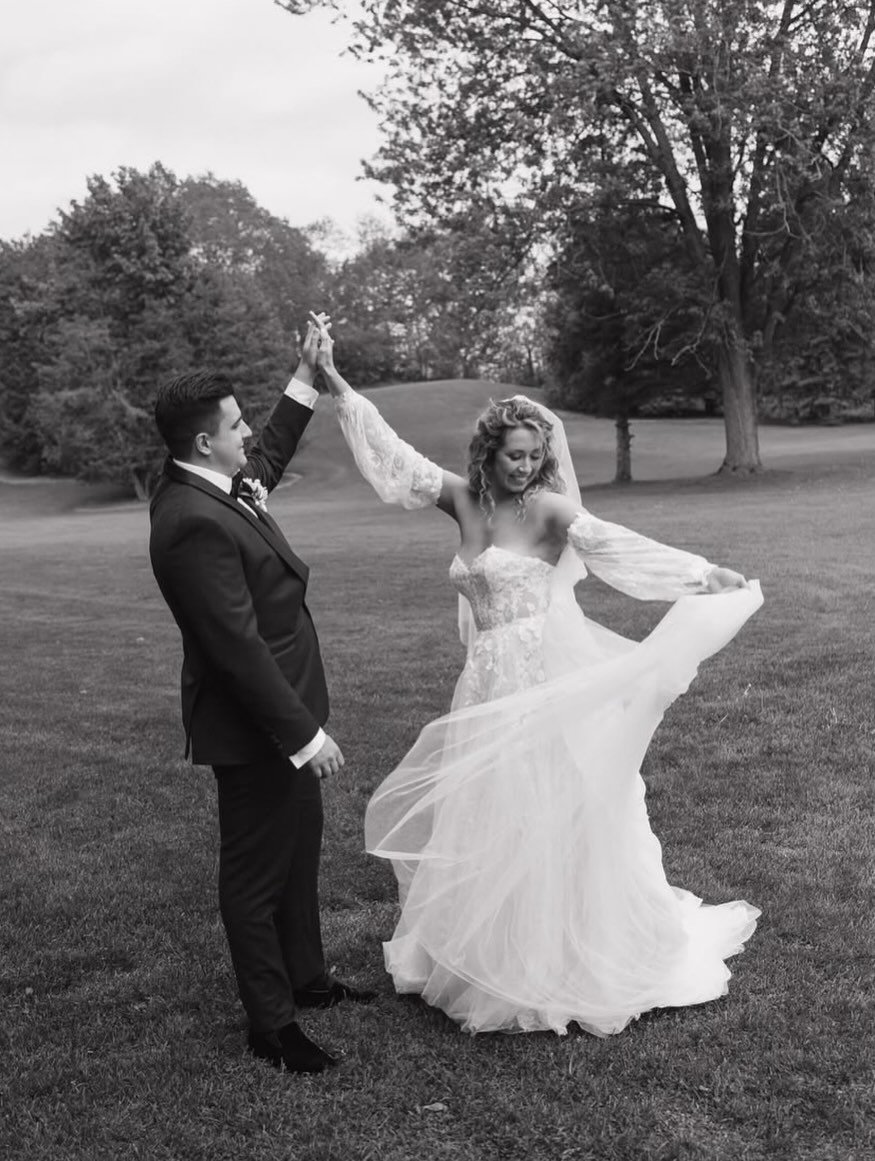 Real Bride Mollie looking like a true fairytale in her Ladybird gown 💚