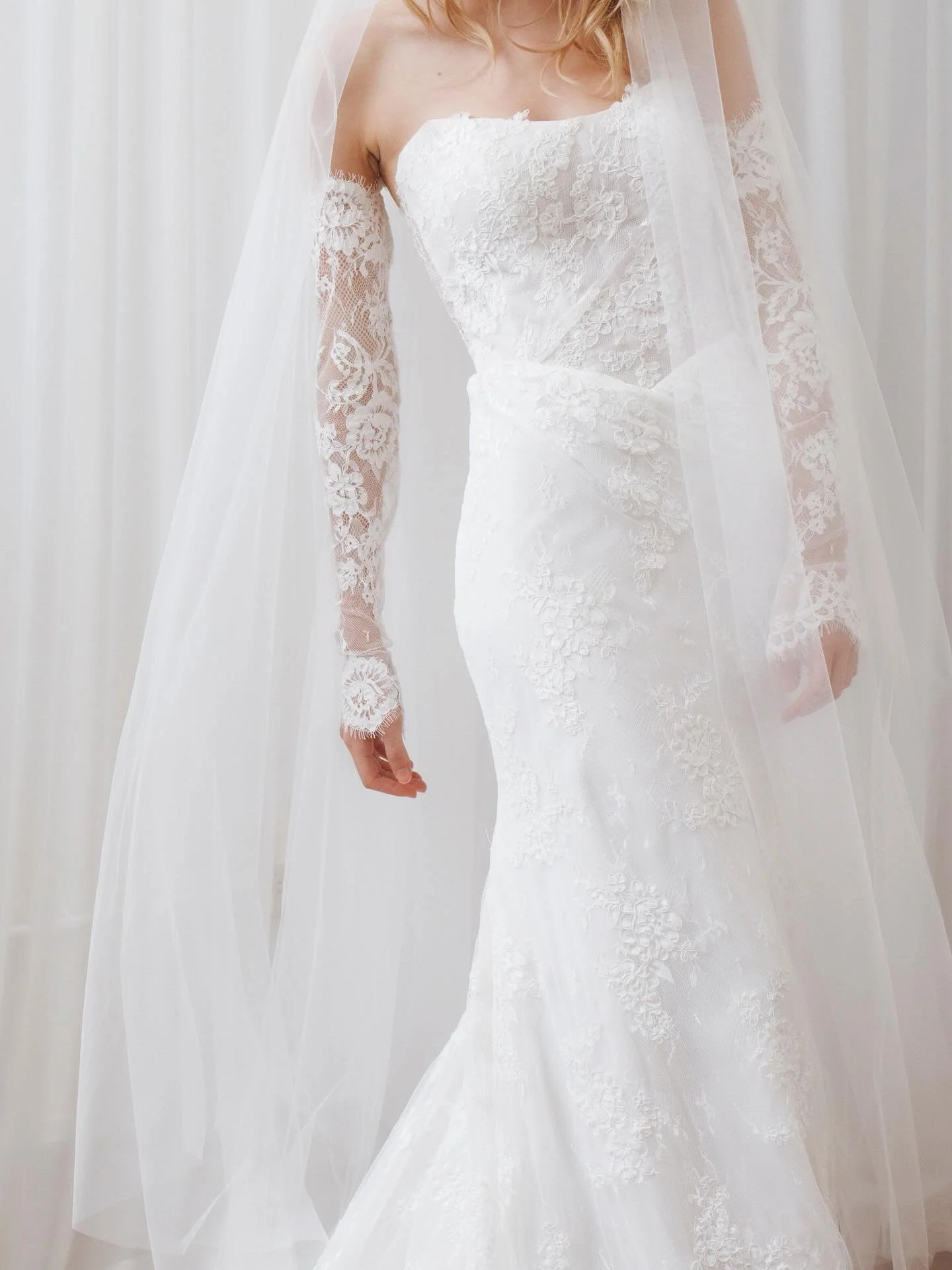 LARA ✨  She&rsquo;s here and she&rsquo;s fabulous. 

NEW at SHB, this fitted beauty is crafted from the finest chantilly lace and mixes modern style with classic feel. 

Book to try her on today 💚