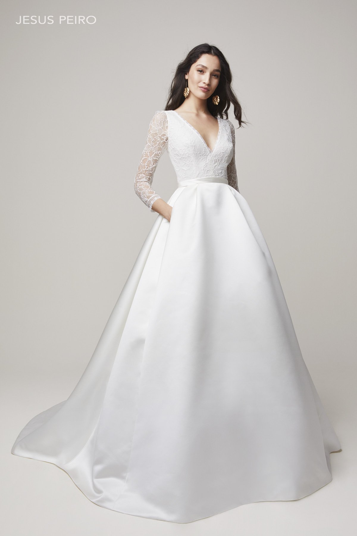 Gown 2210 - Size 10 / by Jesus Peiro - 
Original Price: $4300 // SALE PRICE: $499
