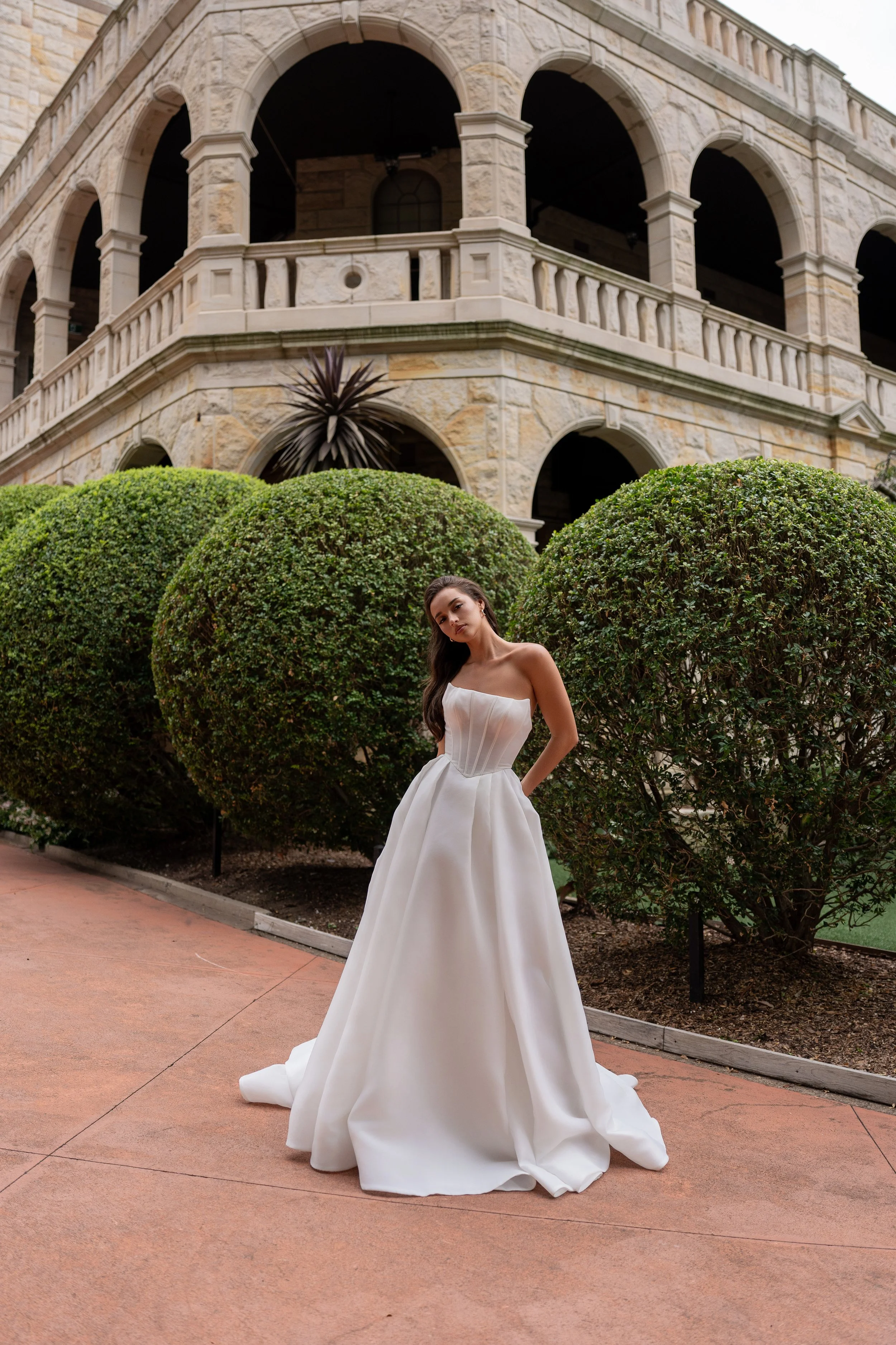 Indi Gown - Size 10 / by Le Lee Studio
Original Price: $4400 // SALE PRICE: $1599