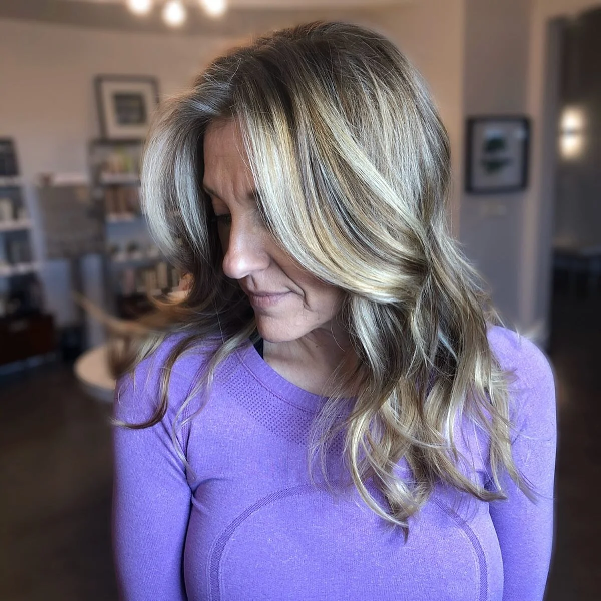 😍Momma Shawn😍
&bull;
&bull;
&bull; It&rsquo;s always a treat when my mom comes into the salon. We have been transitioning her from all over dark to a rooted lived in blonde. I did a combination of foils with balayage to create this look. So happy w