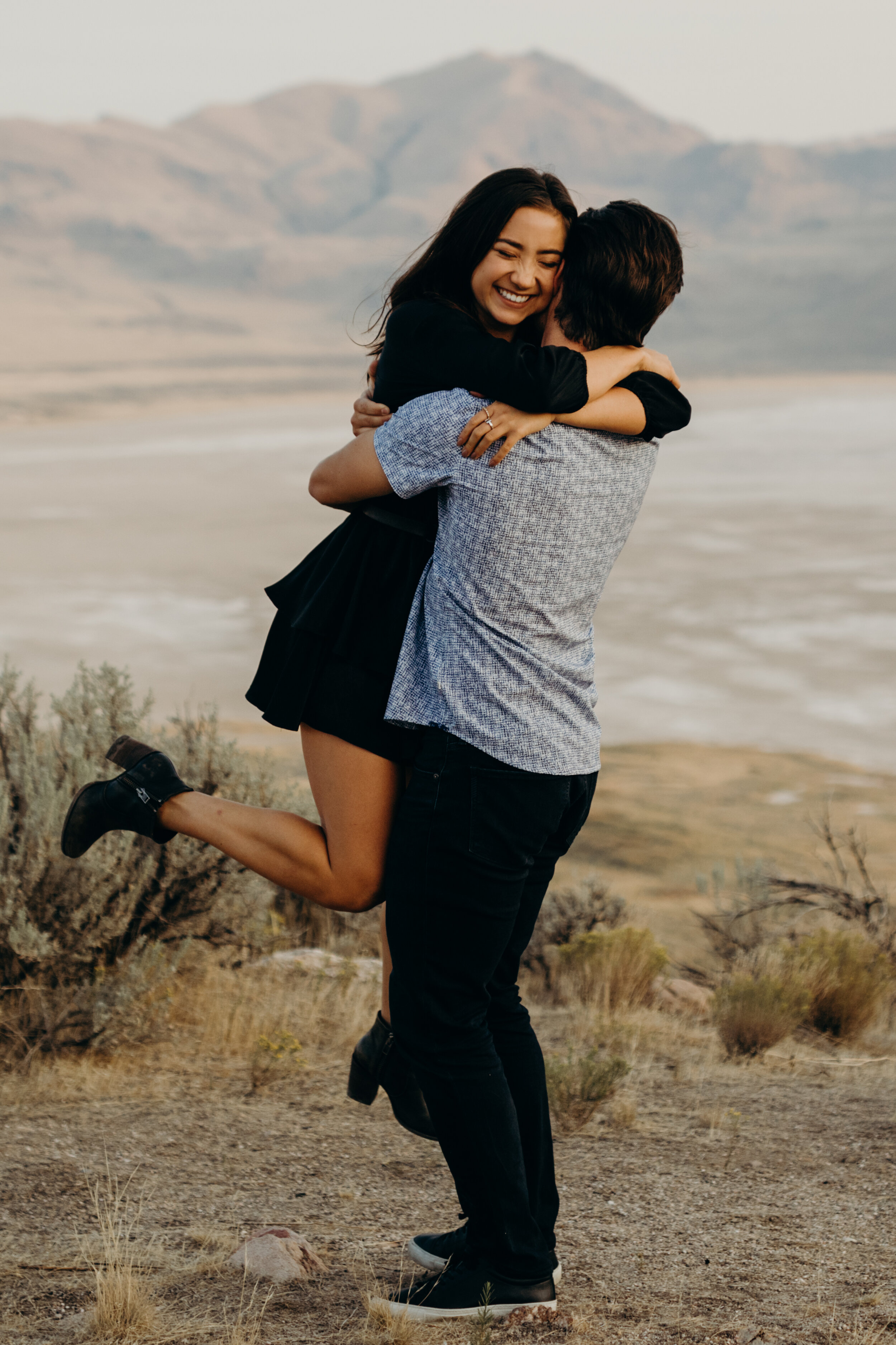 antelope-island-couples-session-utah-couples-session-state-park-photoshoot-session-outfit-inspiration-brayden-and-syd-photography