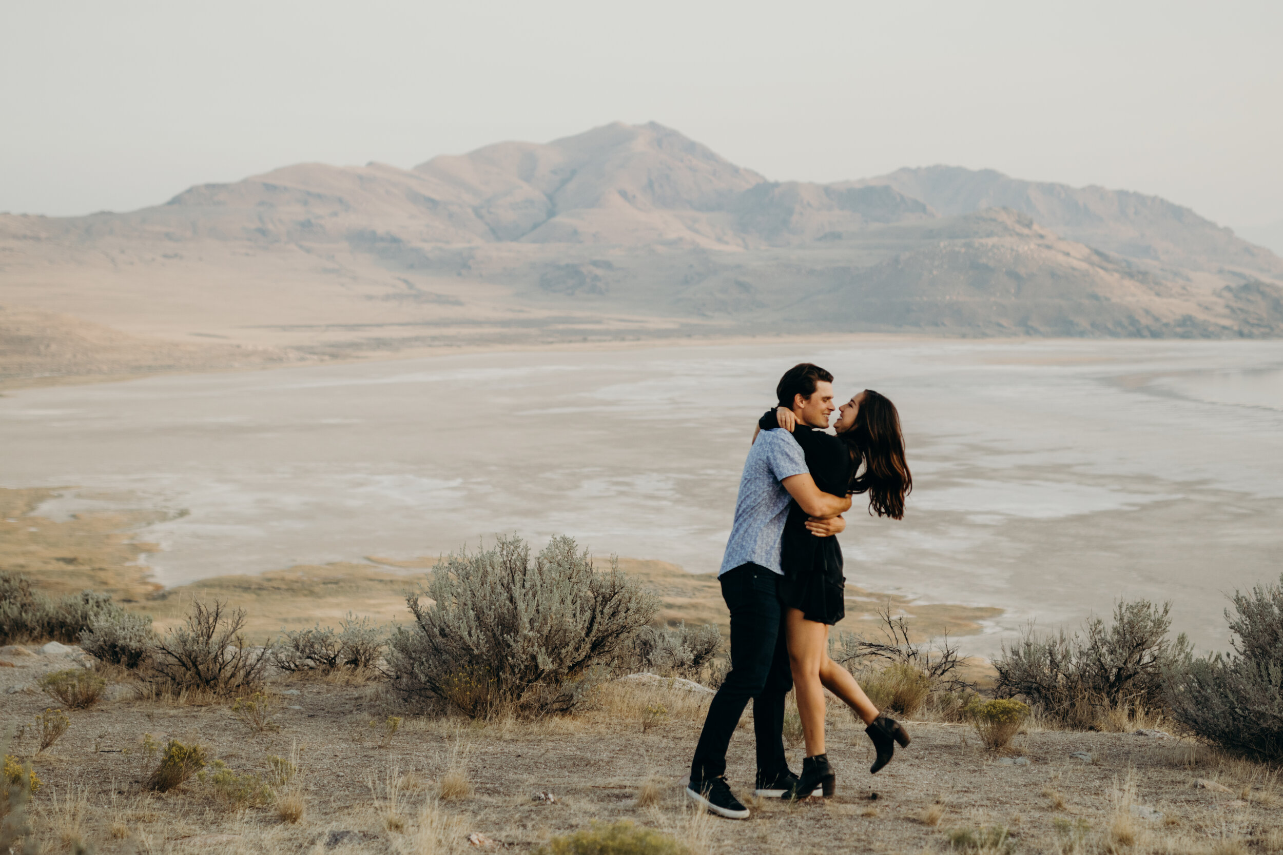 antelope-island-couples-session-utah-couples-session-state-park-photoshoot-session-outfit-inspiration-brayden-and-syd-photography