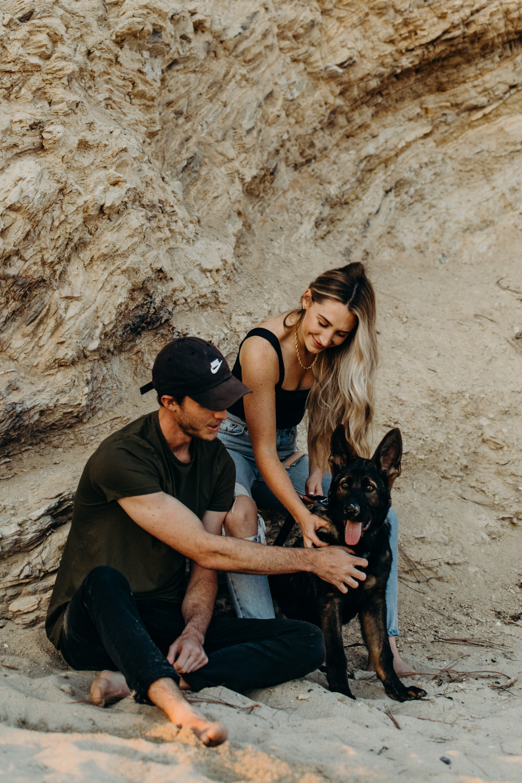 beach-couples-session-southern-california-couples-session-del-mar-photoshoot-beach-session-outfit-inspiration-outfit-casual-beach-outfit-comfy-beach-day-brayden-and-syd-photography-photos-with-dog