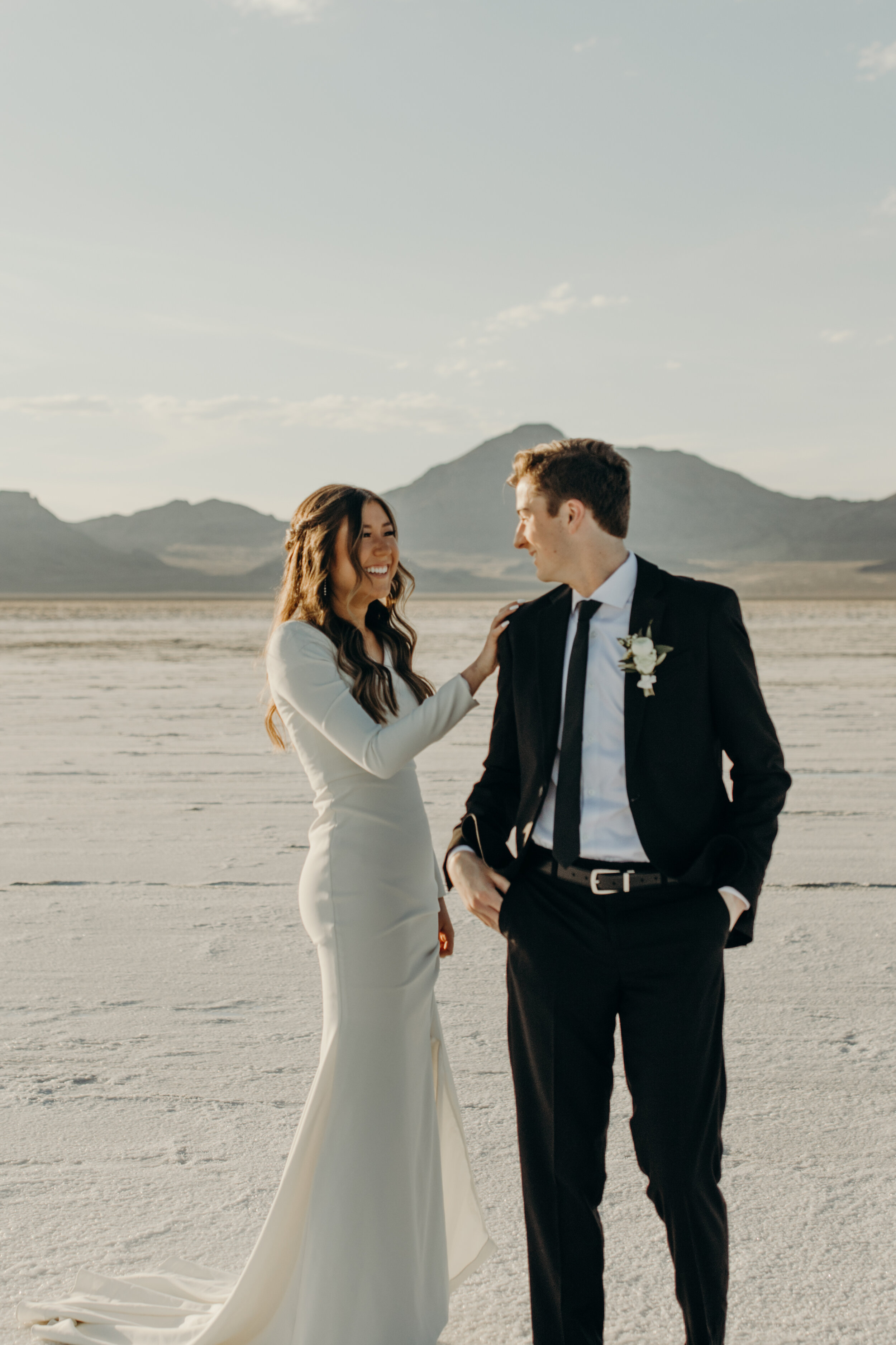 salt-flat-bridal-session-bride-and-groom-brayden-and-syd-photography-bridal-inspiration-first-look-photos