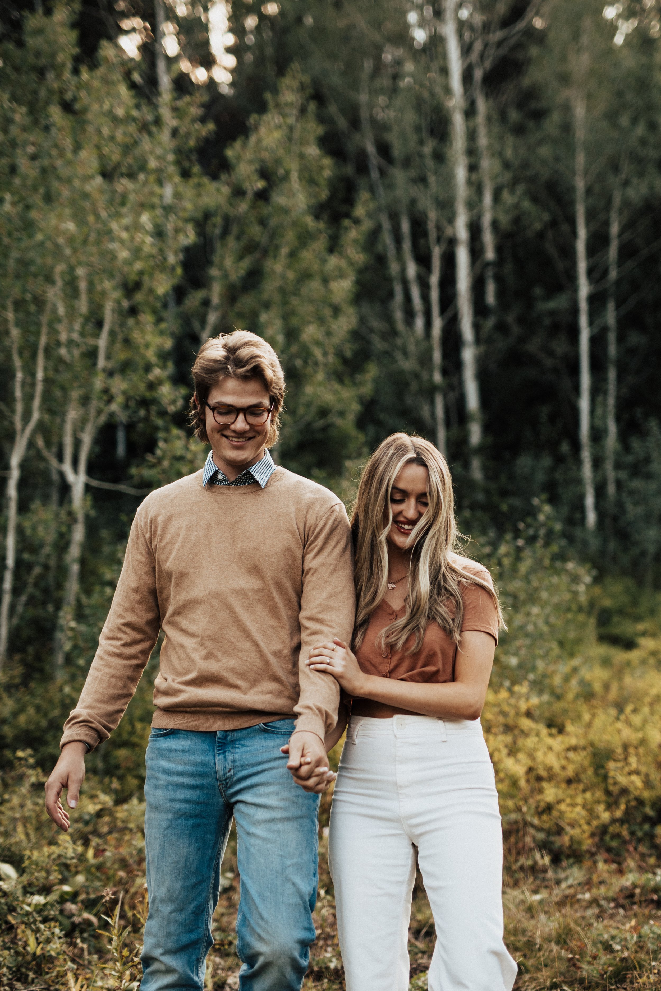 mountain-couple-photos-fall-engagement-session-brayden-and-syd-photography-engagement-session-outfit-inspiration-couples-session-outfit-ideas-couples-posing-inspiration-utah-photographer