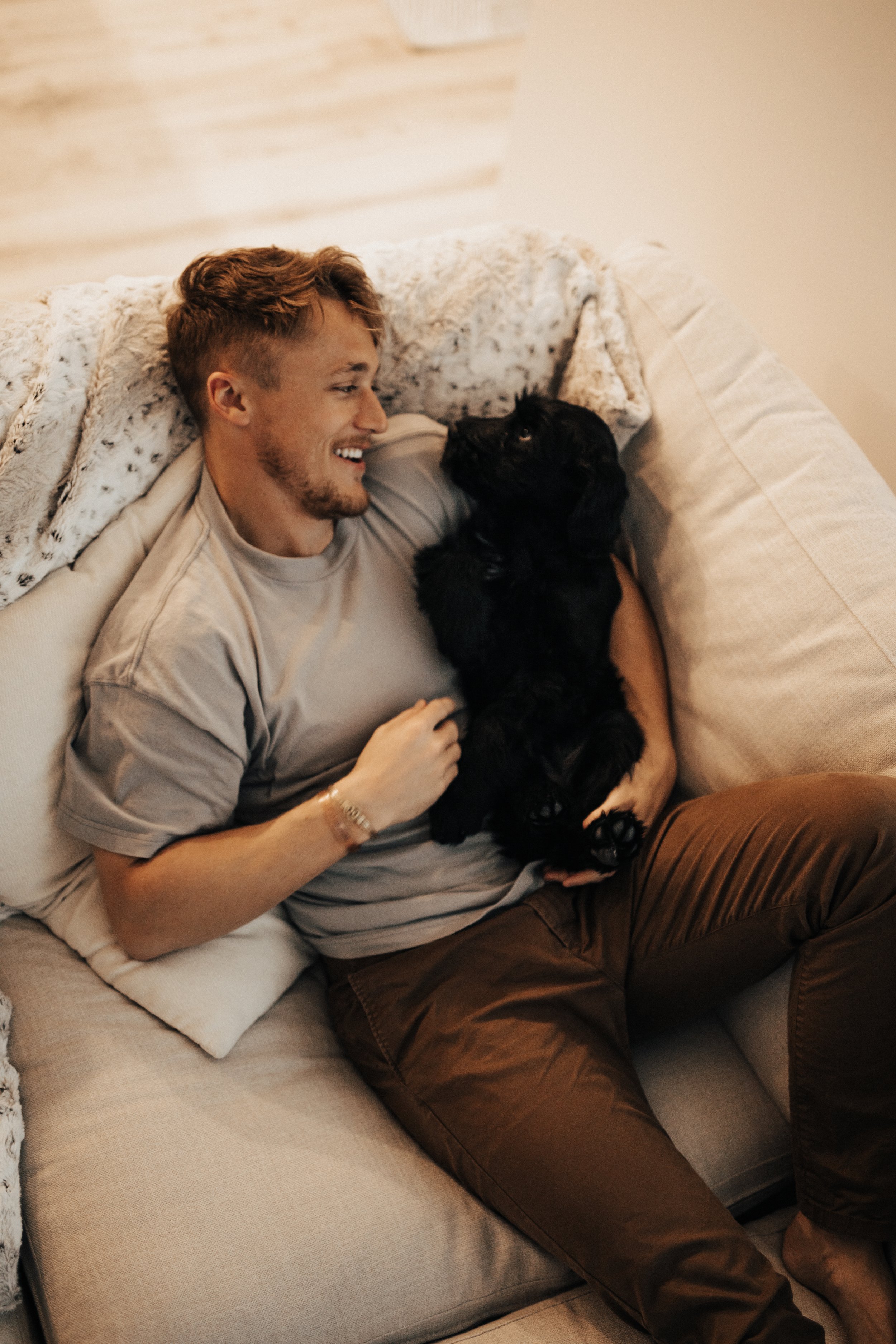 in-home-couples-shoot-with-dog-12.jpg