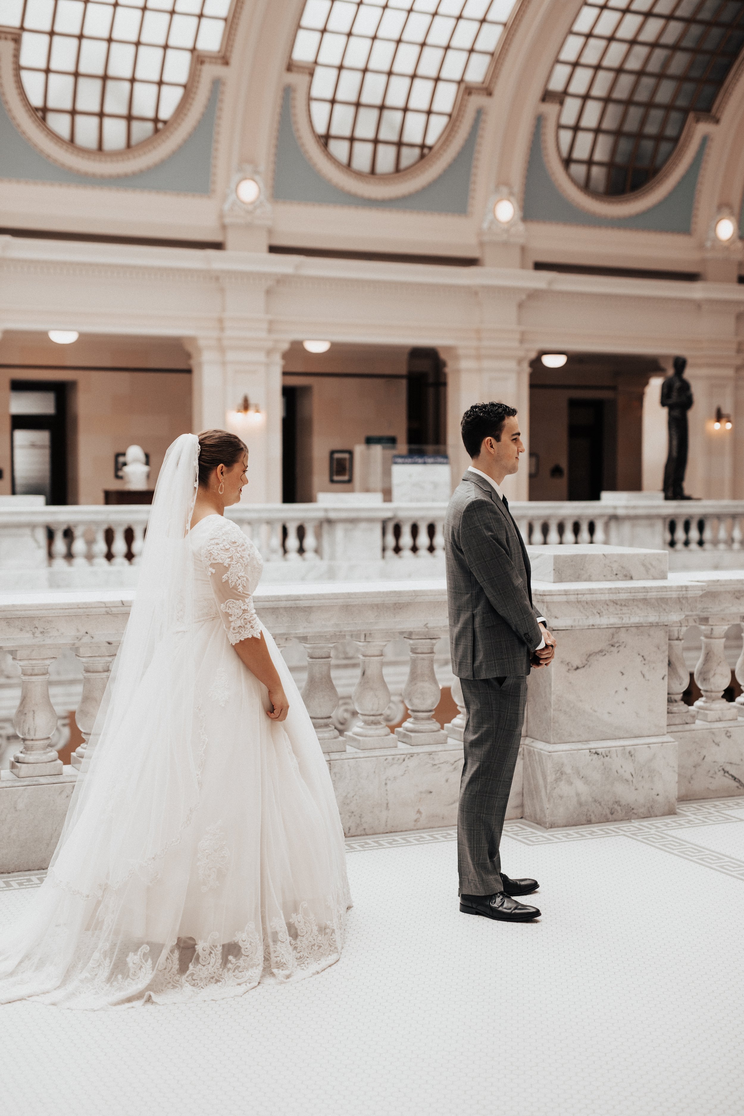 utah-state-capitol-bridals-white-marble-building-bridal-photos-3.jpg
