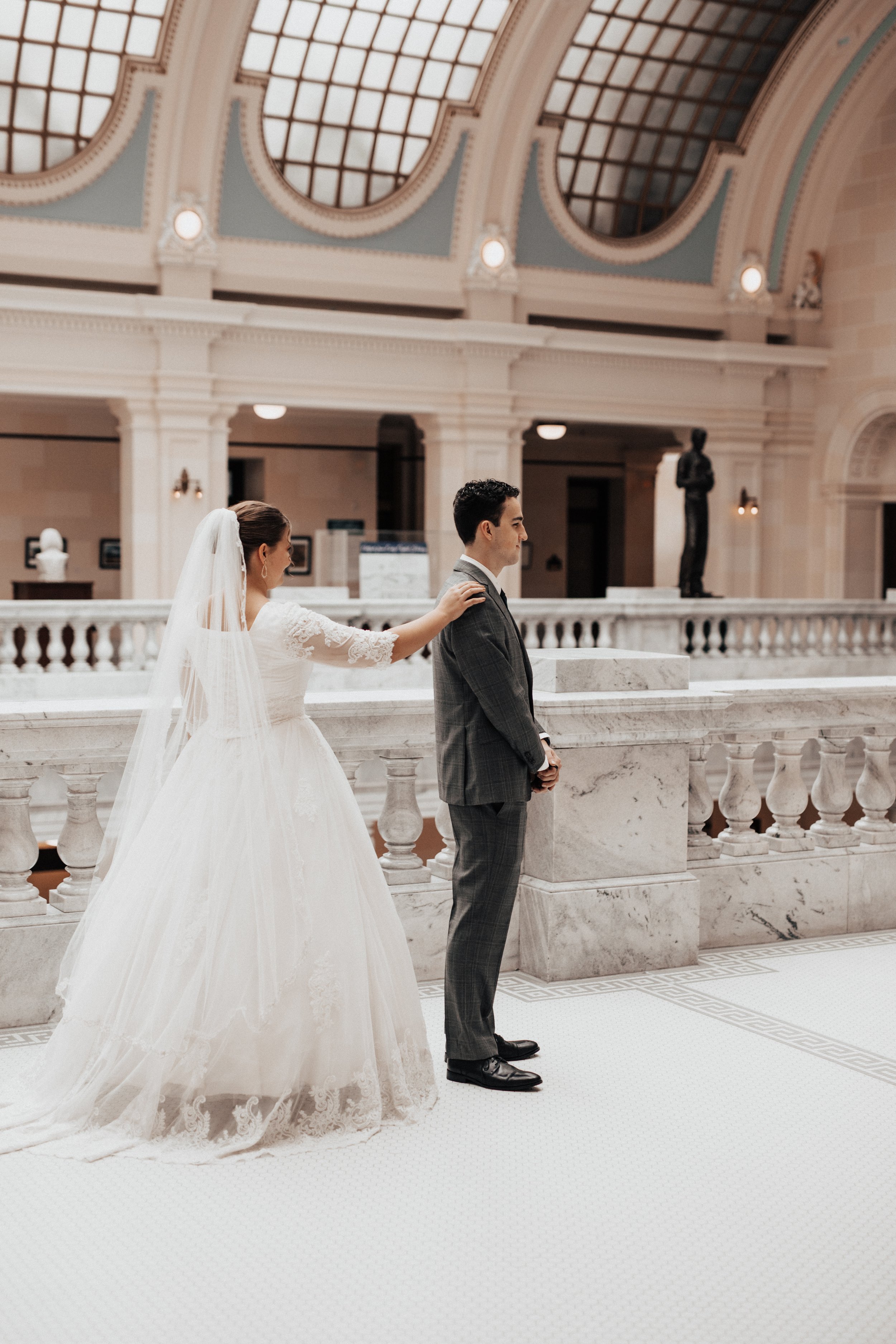 utah-state-capitol-bridals-white-marble-building-bridal-photos-4.jpg