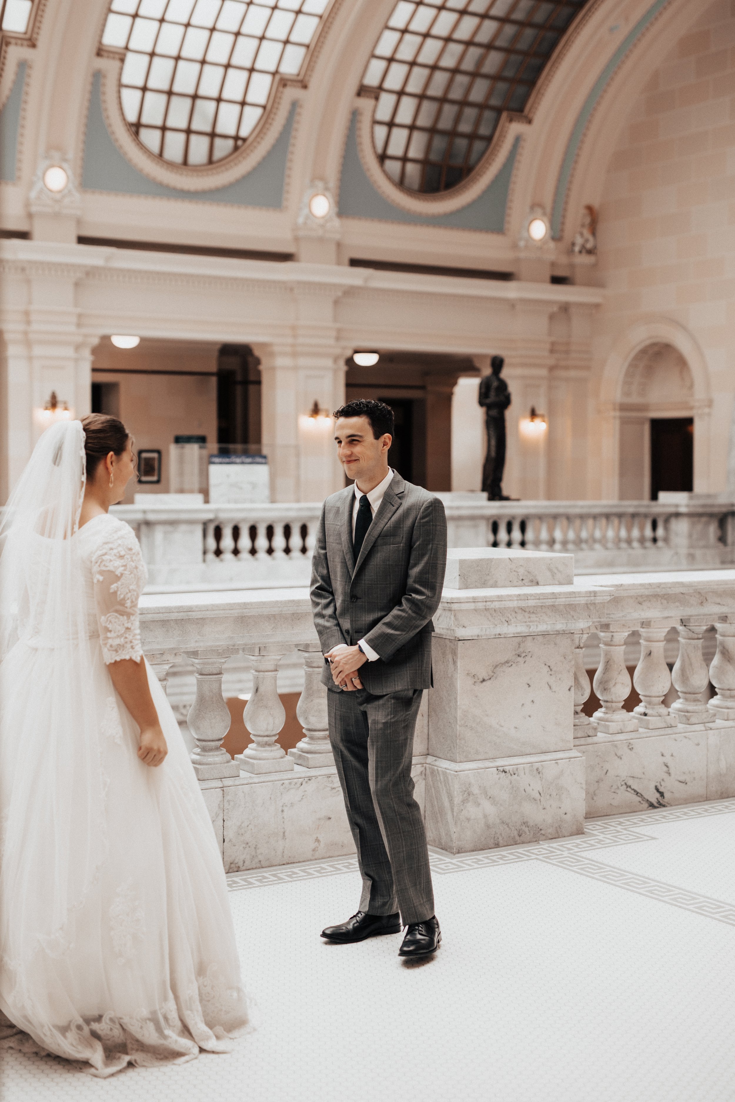 utah-state-capitol-bridals-white-marble-building-bridal-photos-5.jpg