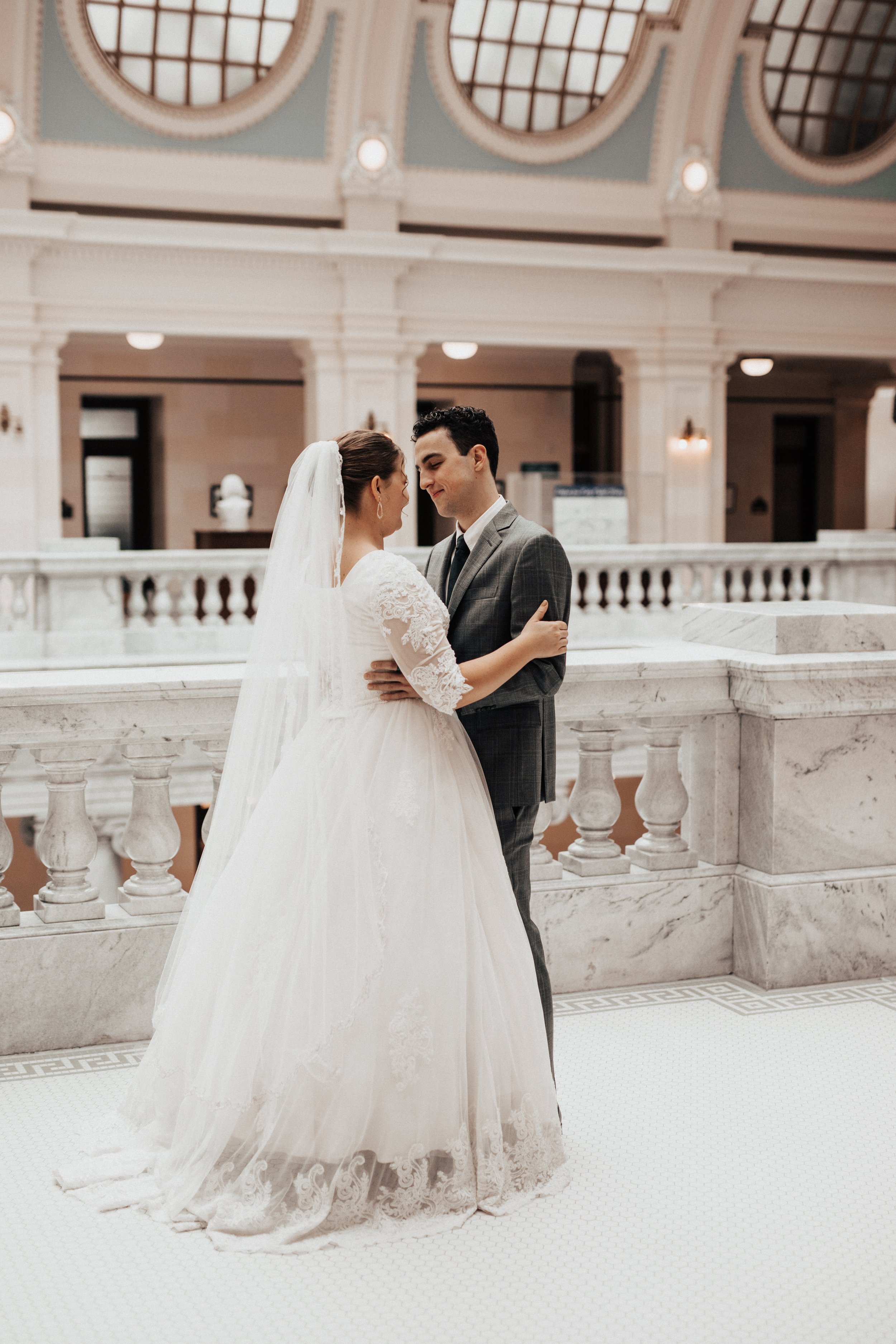 utah-state-capitol-bridals-white-marble-building-bridal-photos-9.jpg