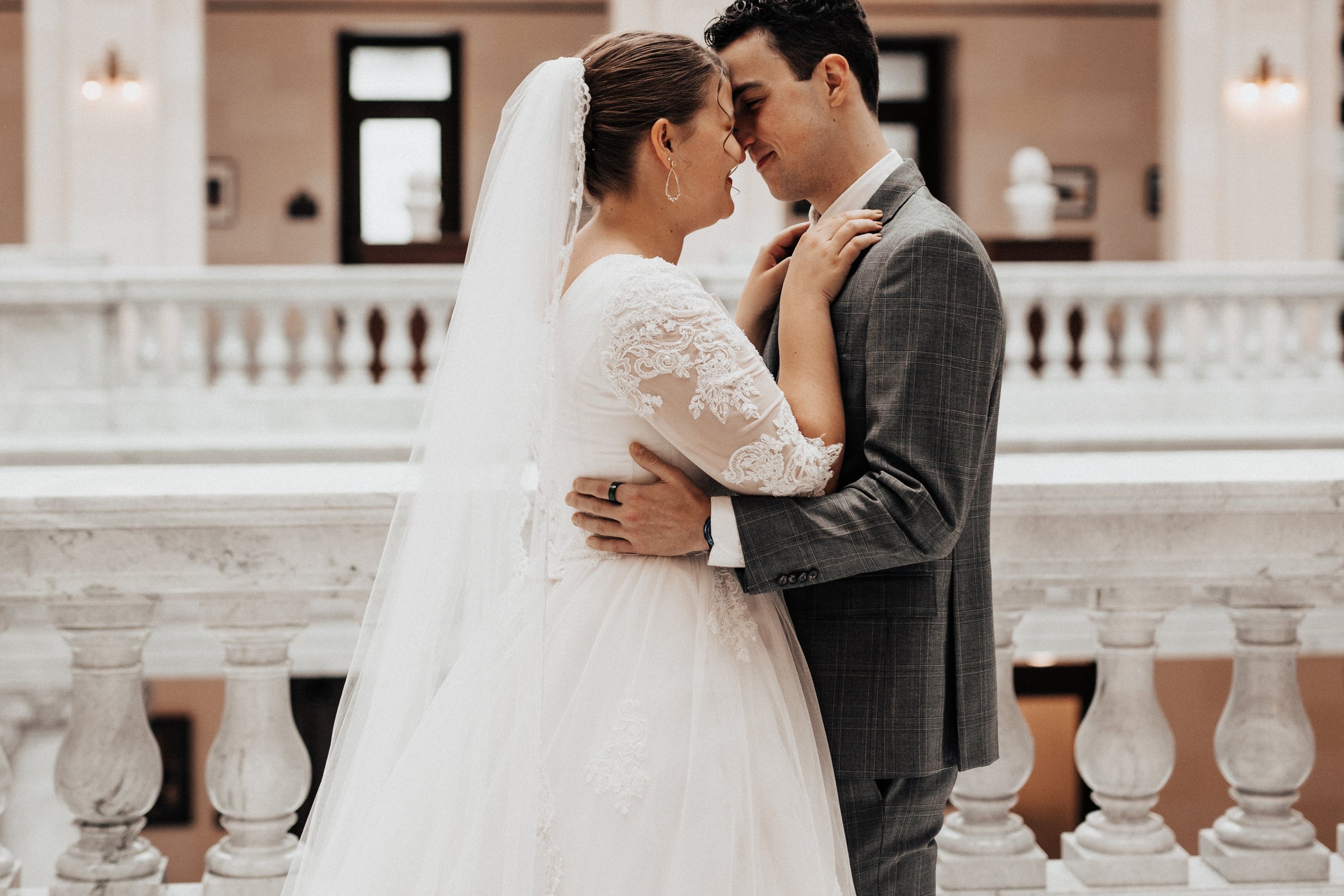 utah-state-capitol-bridals-white-marble-building-bridal-photos-10.jpg