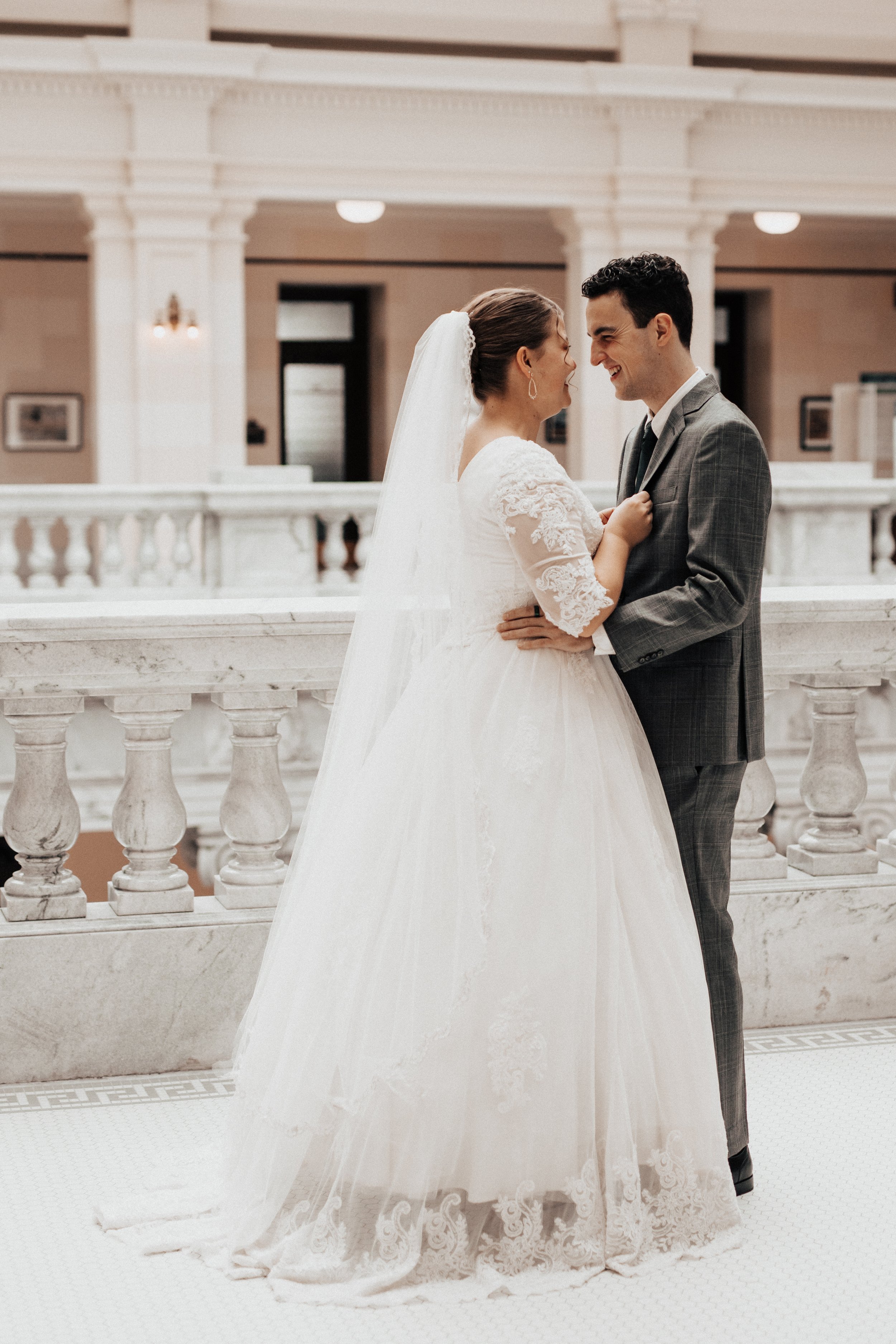 utah-state-capitol-bridals-white-marble-building-bridal-photos-12.jpg