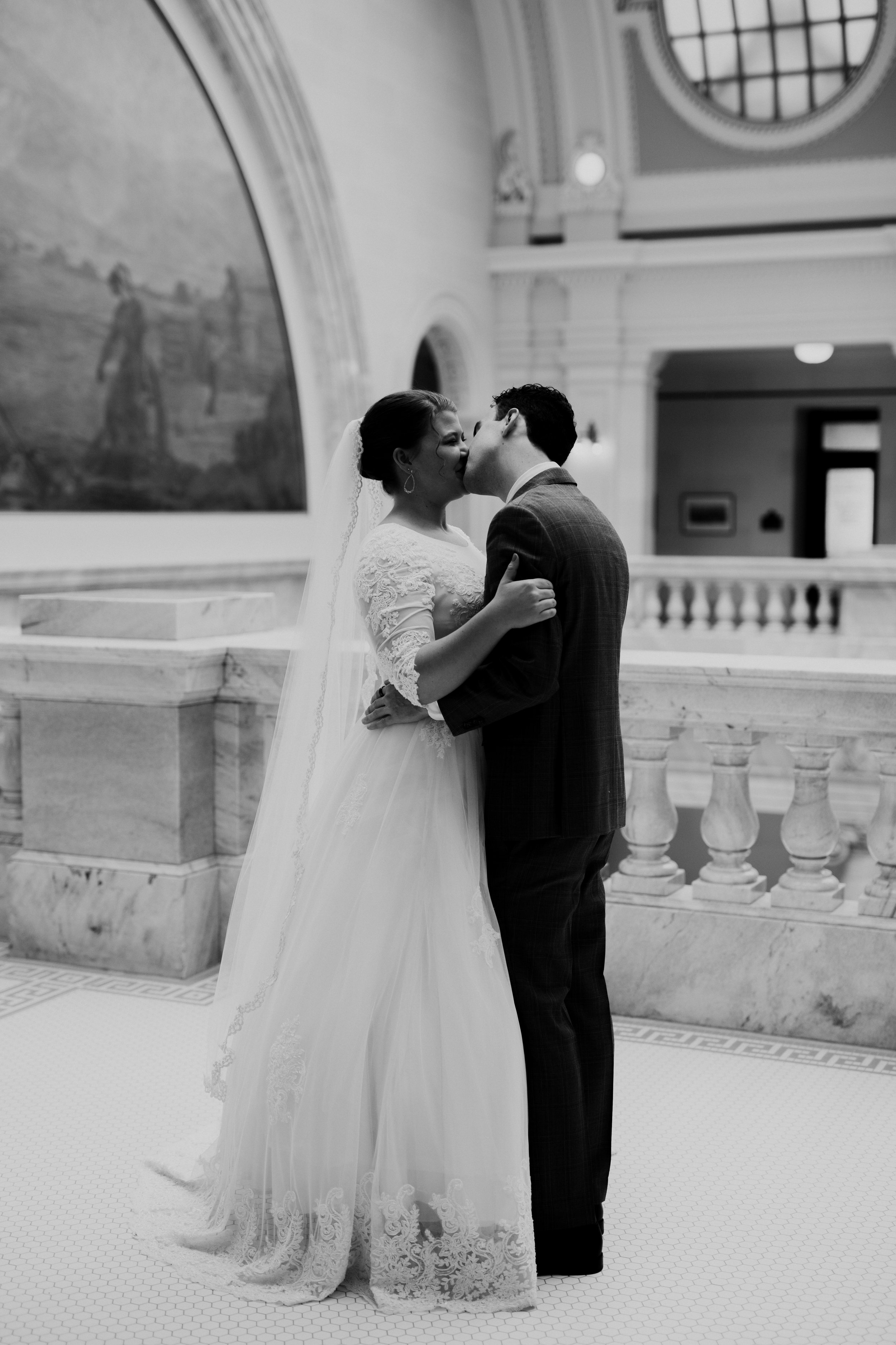 utah-state-capitol-bridals-white-marble-building-bridal-photos-16.jpg