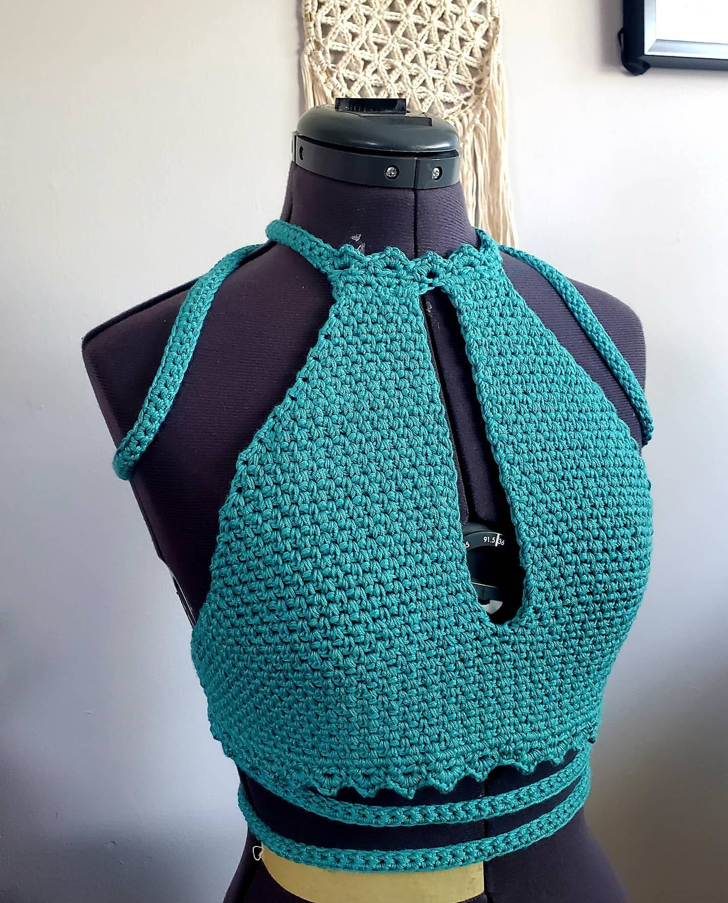 Summer crop season is fast approaching. 
What will you be making?

Pattern: this was a custom Althea top with a different border and extra long straps.

#yarnlove #yarnpunk #yarnwitch #makerlife #makersgonnamake #etsyseller #etsy #etsyshop #makersofi