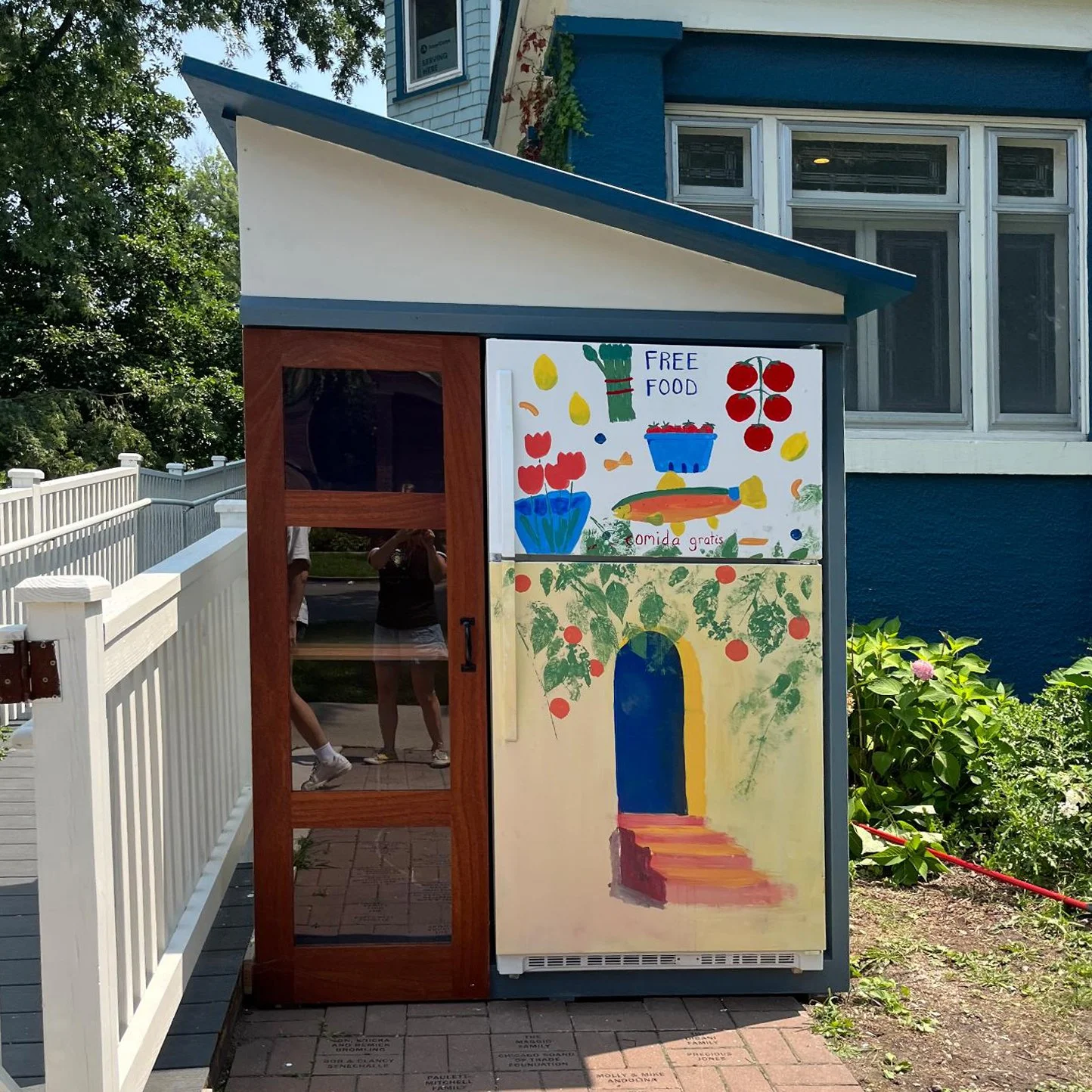 a painted refrigerator that says “free foos