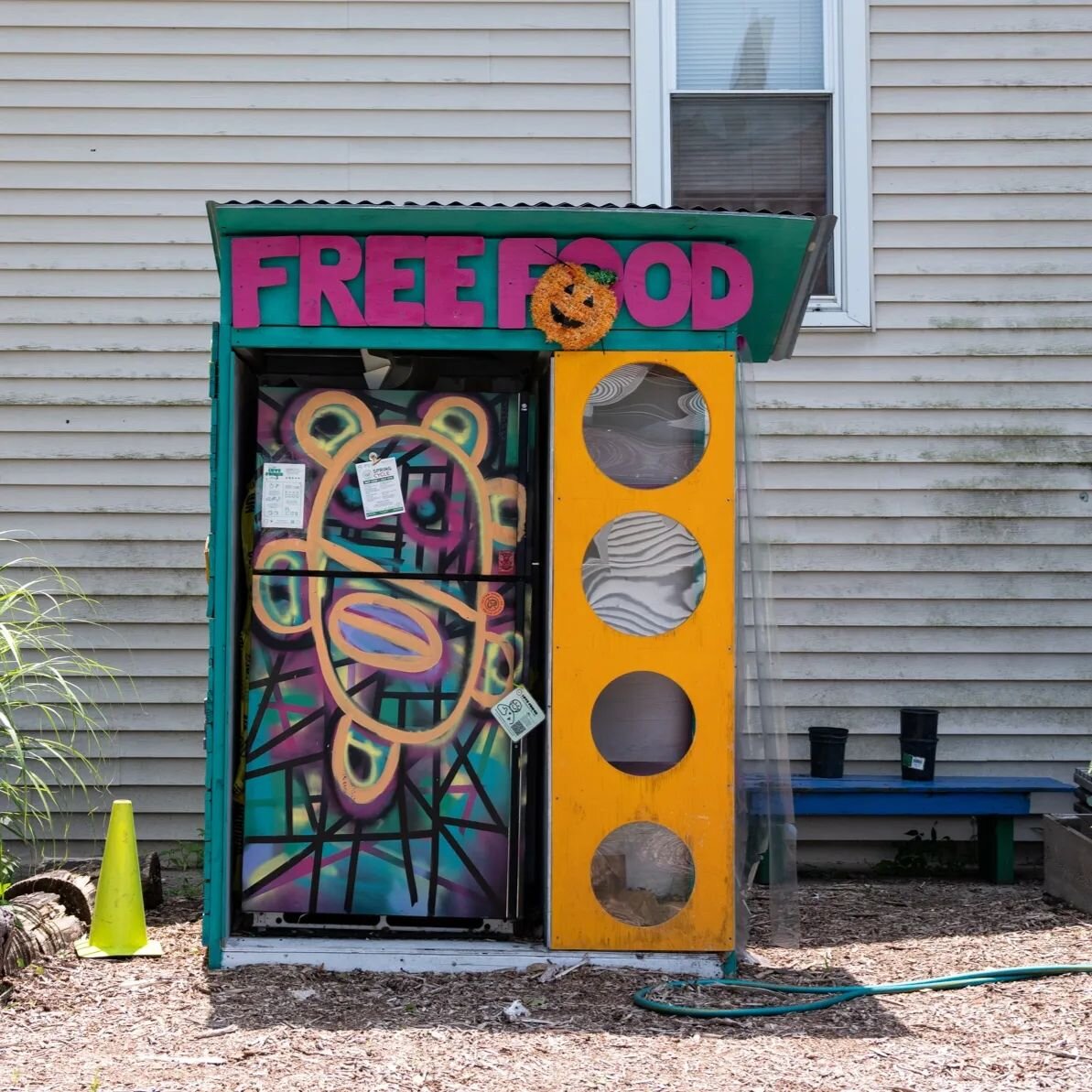 SUNday in Englewood

We are very excited to share the news that the Englewood Love Fridge is scheduled to go back online this Sunday as our first SOLAR Fridge! This marks a major milestone for the Love Fridge Network, as solar has been a goal since d
