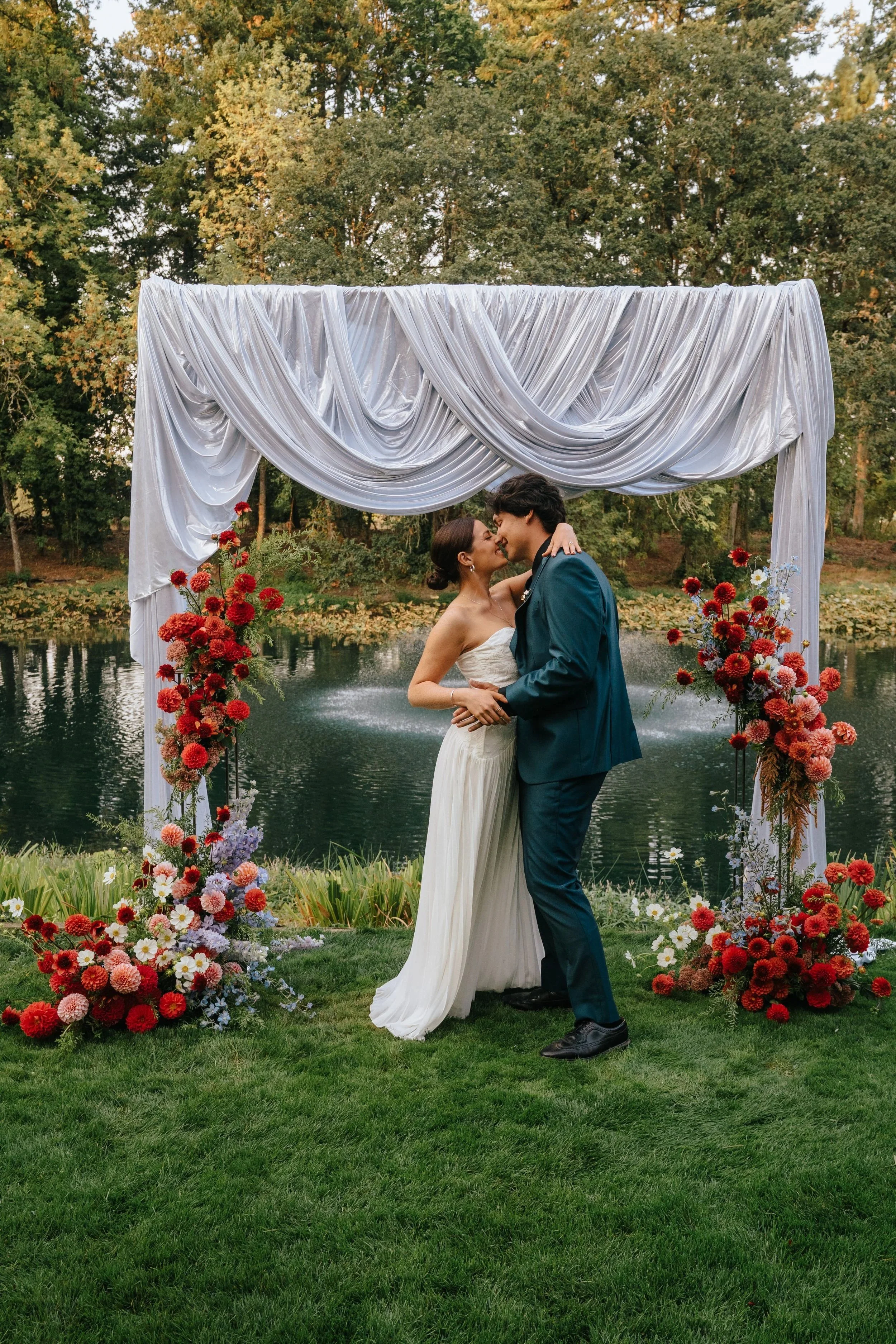 Gardens-at-riverside-wedding-photos