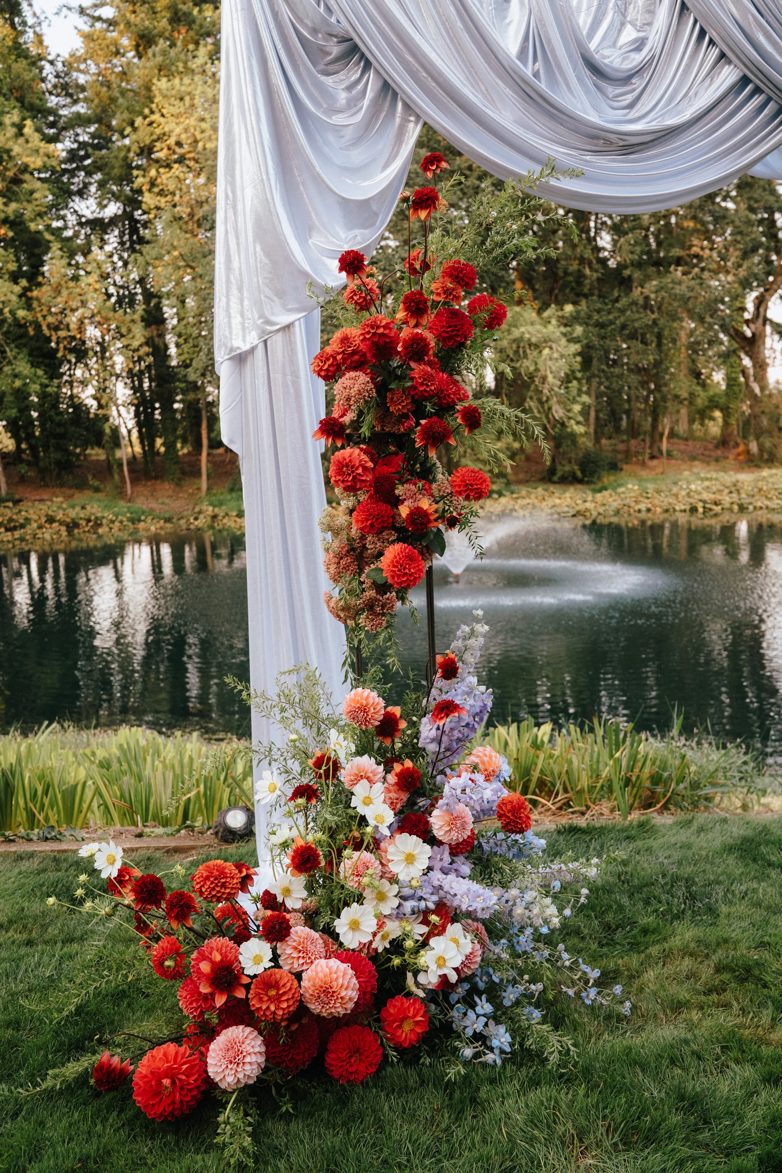 whimsical-floral-ceremony-installation-gardens-at-riverside-oregon