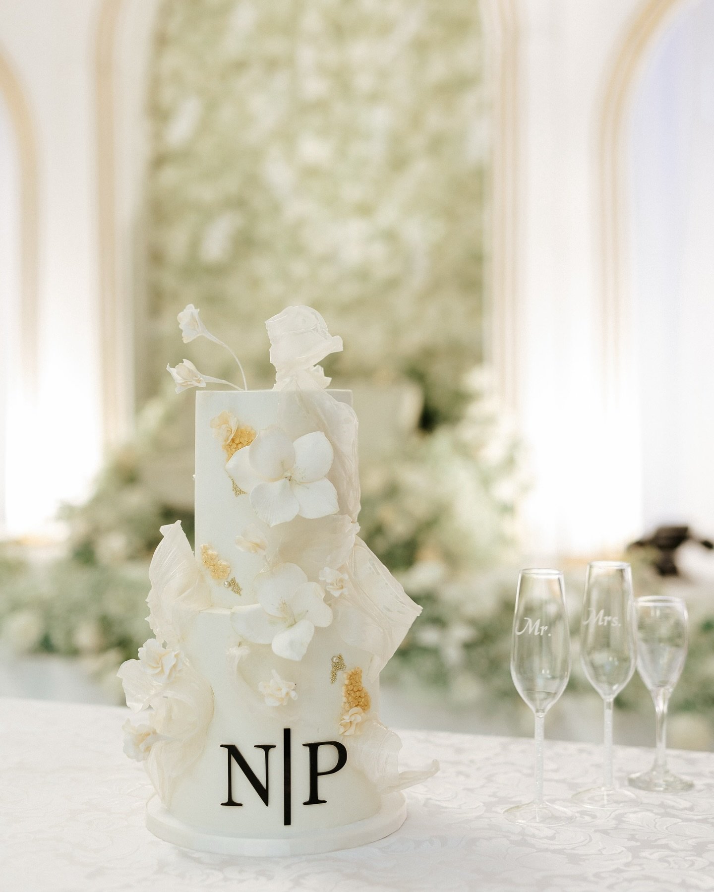 N | P 

It&rsquo;s been a while since I&rsquo;ve posted but I couldn&rsquo;t resist from sharing this stunner.

My baby cousin tied the knot last summer and I had the privilege to create this beautiful piece. We wanted to create a classic look with w