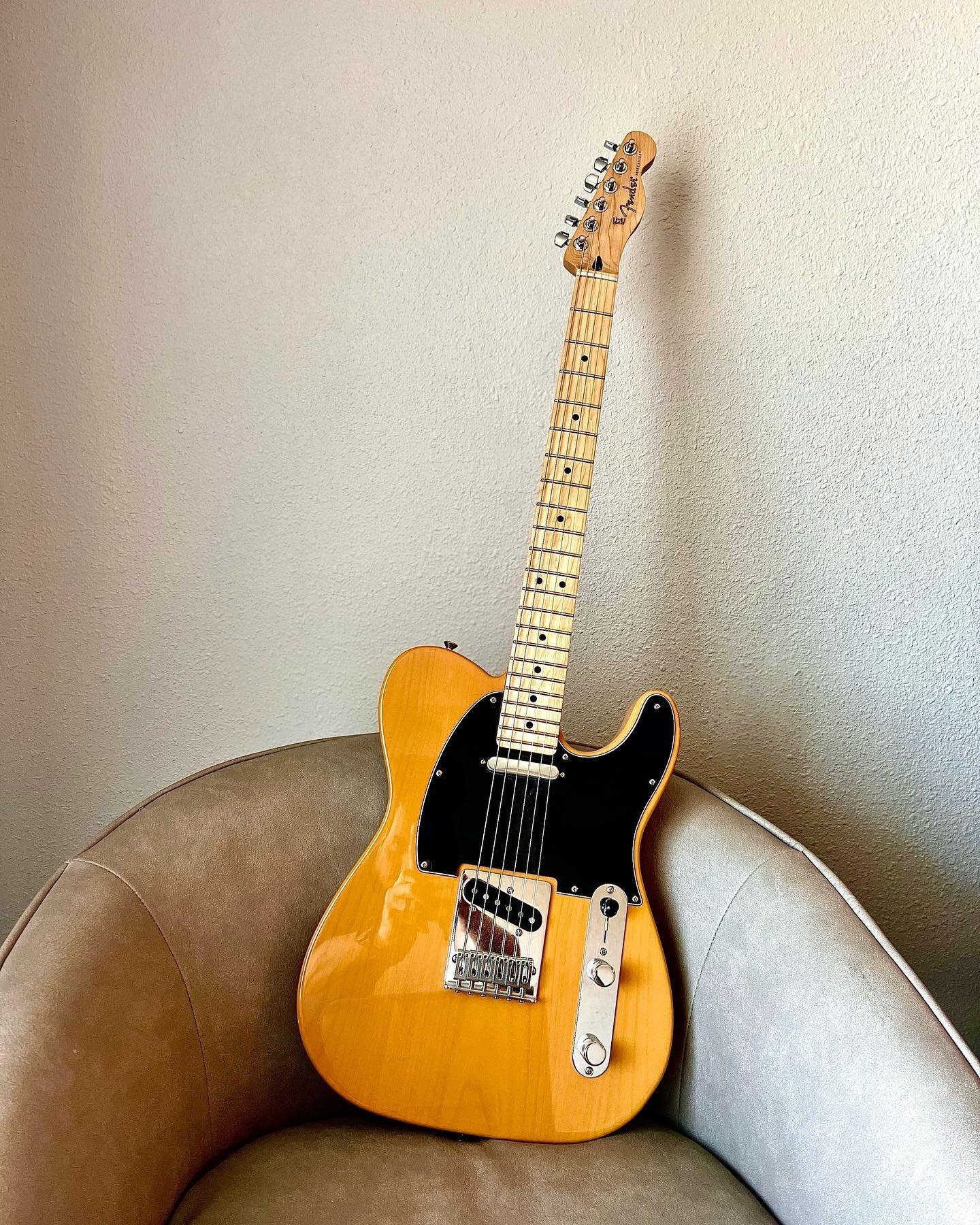 21 june 2022
san diego, california
⠀⠀⠀⠀⠀⠀⠀⠀⠀
tele tuesday shoutout to this one on loan to me from la jolla playhouse. been keeping me company since february while i&rsquo;ve been in california for work. looking forward to heading home to my strat rea