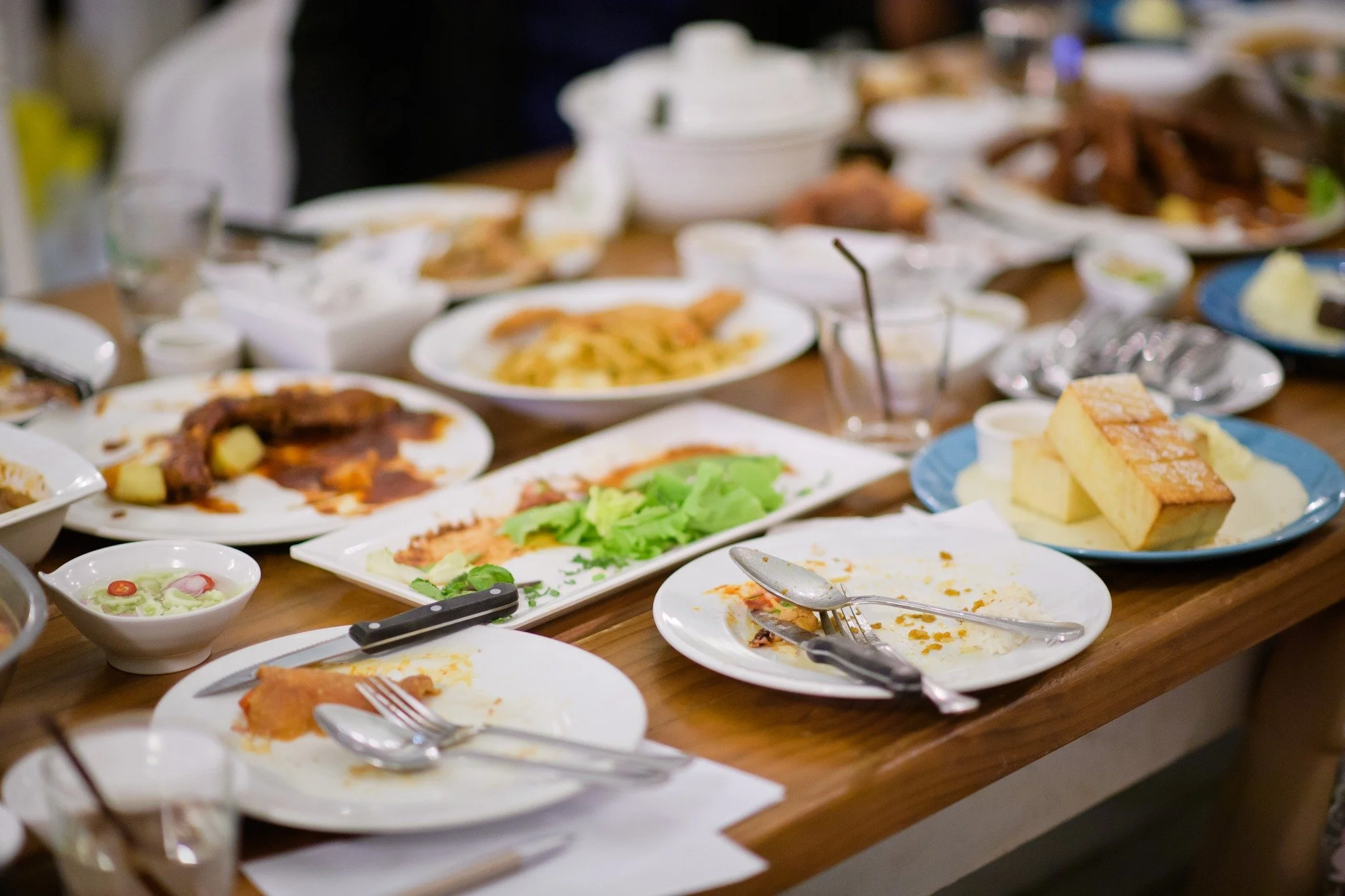 Restaurants, hotels, supermarkets and food retailers generate significant quantities of food waste every day. Effective food waste management can help these businesses reduce landfill disposal, recover valuable resources and strengthen their wider su