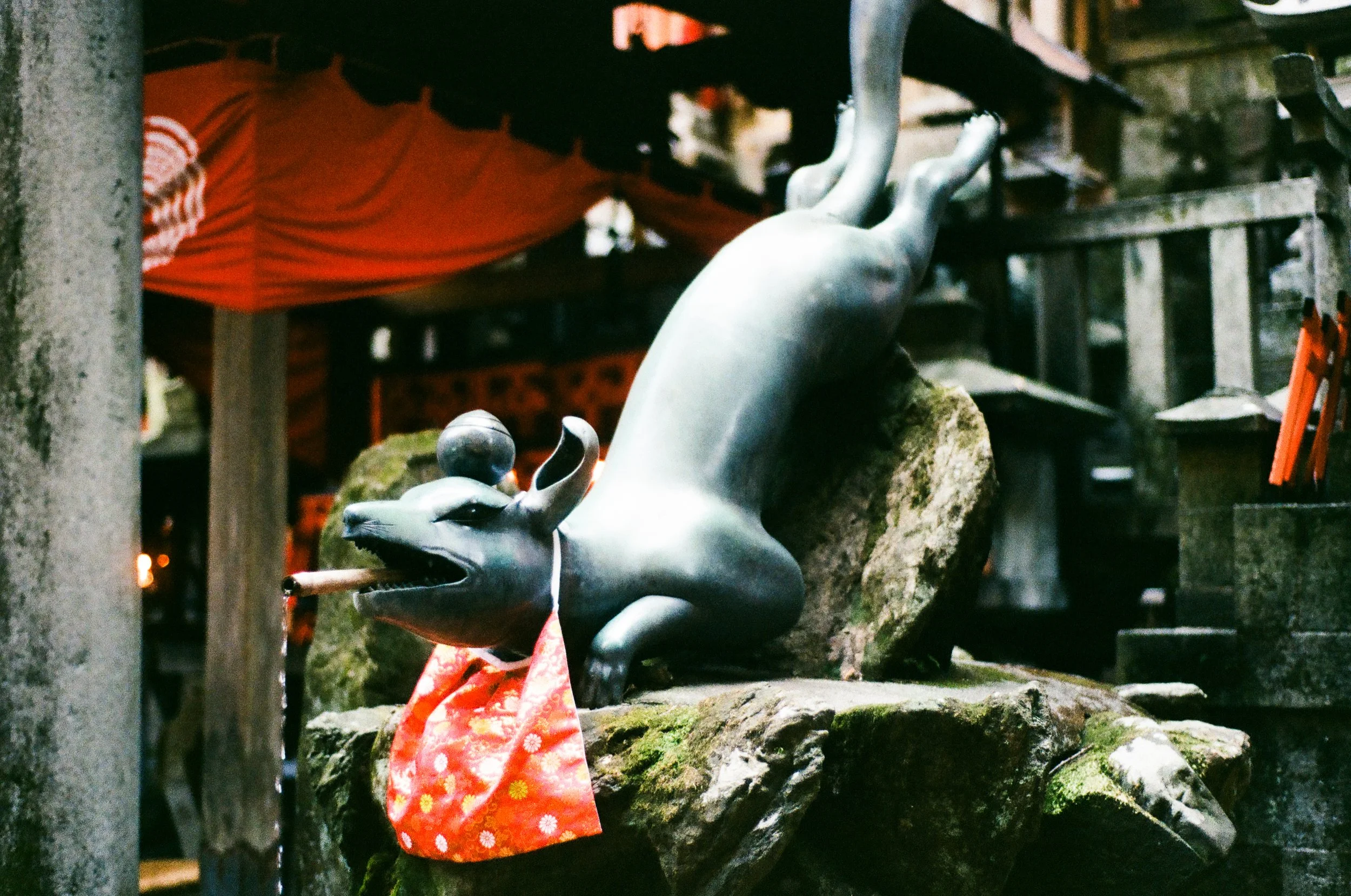 27 - Gold 200