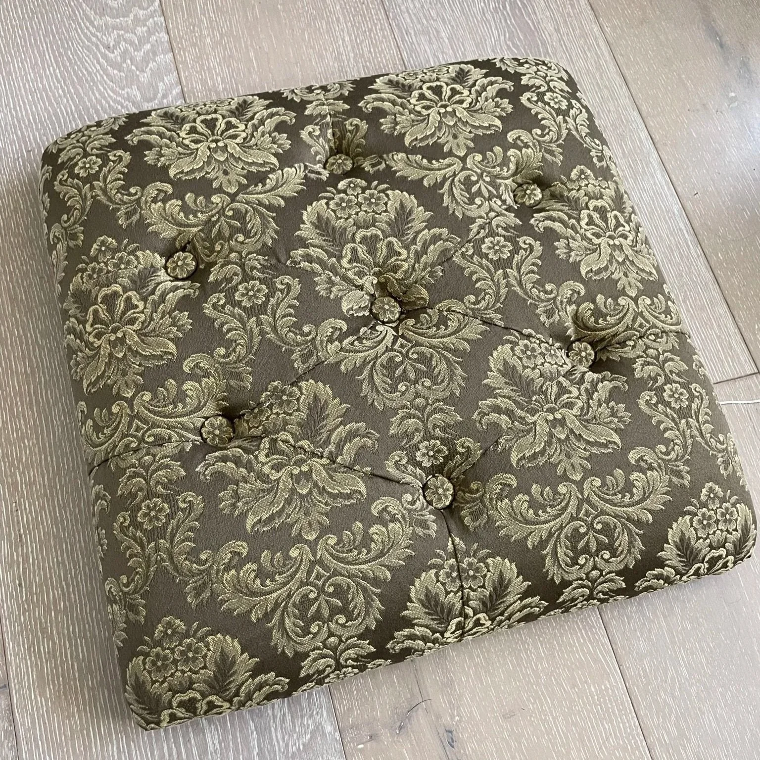 Diamond Tufted Upholstered Cushion