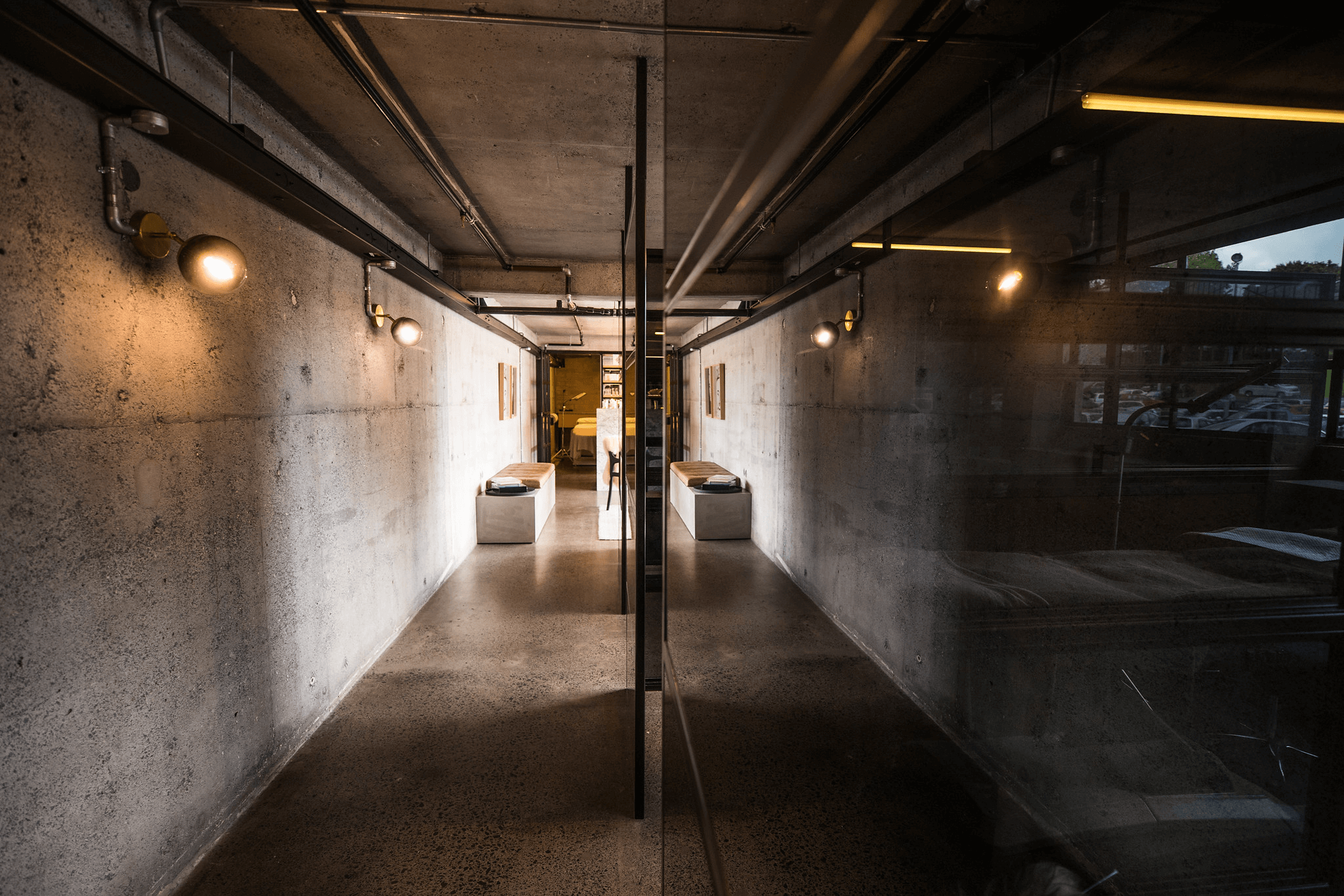 Lash Noir, Electrician