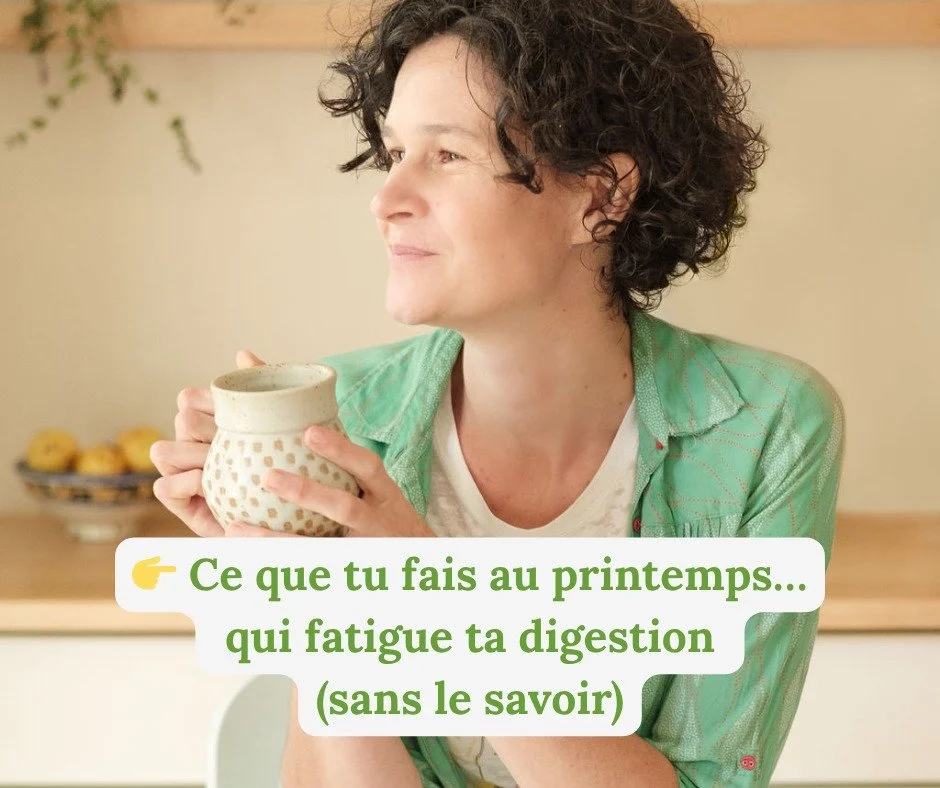 Chaque printemps, je vois la m&ecirc;me chose.

On veut &ldquo;faire une d&eacute;tox&rdquo;.
Alors on change tout.

Plus de cru.
Moins de nourriture.
Plus de r&egrave;gles.

Et &ccedil;a ne marche pas.

Tu te sens plus fatigu&eacute;.
Ballonn&eacute