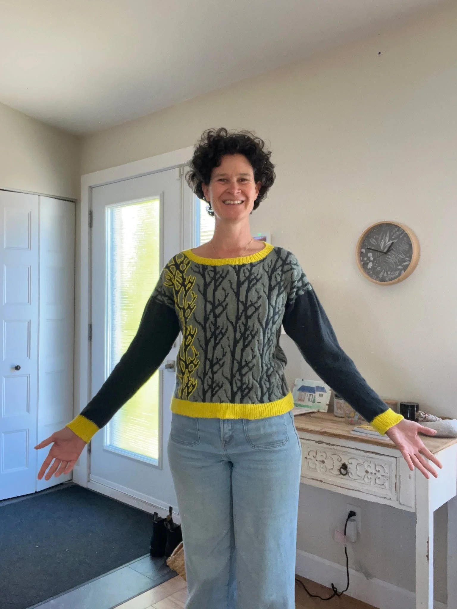 Ce pull, c'est moi qui l'ai tricot&eacute;. Oui, oui ! 🧶

Le tricot fait aussi partie de mes passions. Et ce pull, croyez-moi, c'est bien plus qu'un pull !

Son histoire a commenc&eacute; il y a quatre ou cinq ans. J'avais choisi le mod&egrave;le, a