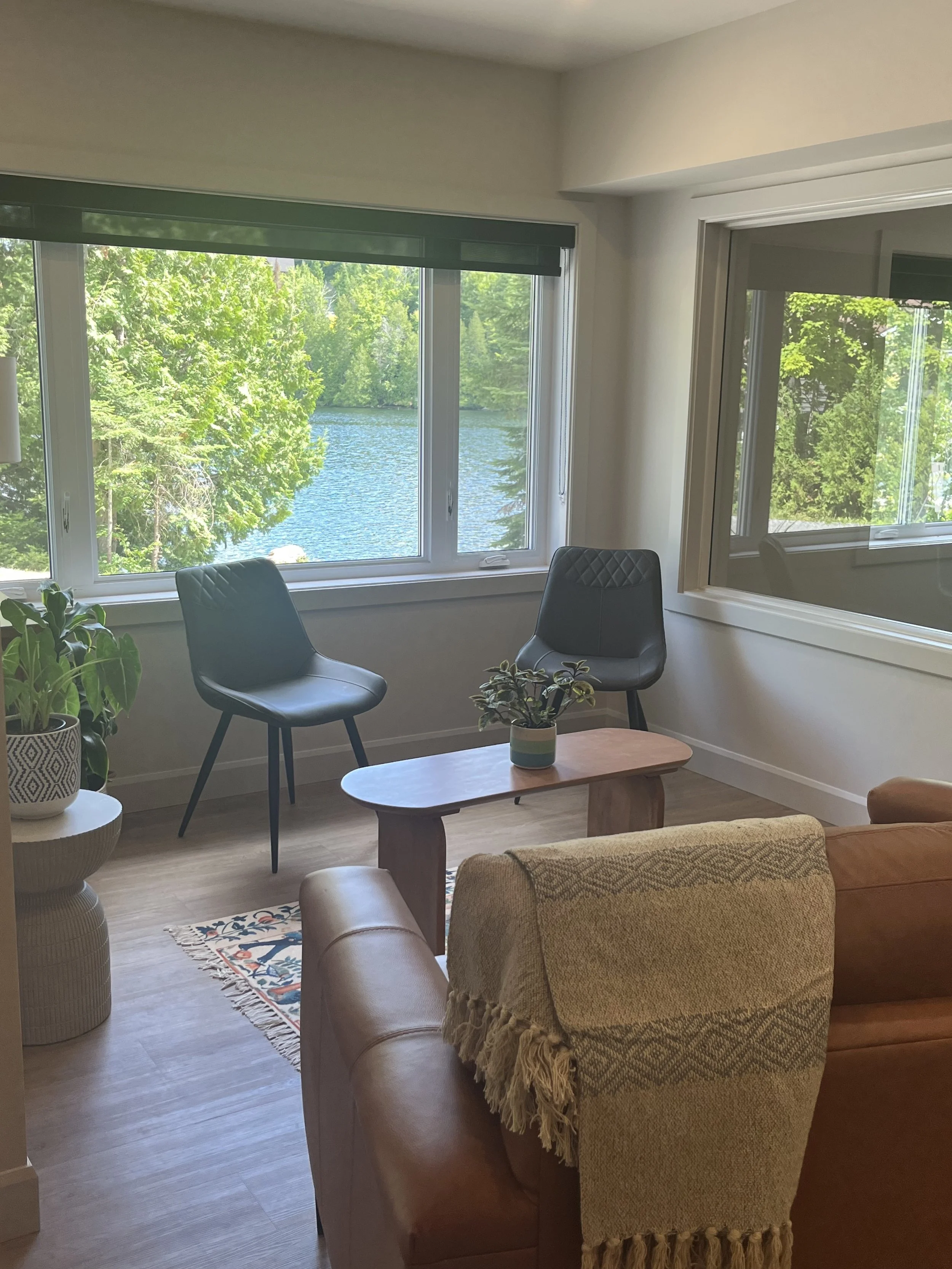aire de repos avec vue sur le lac