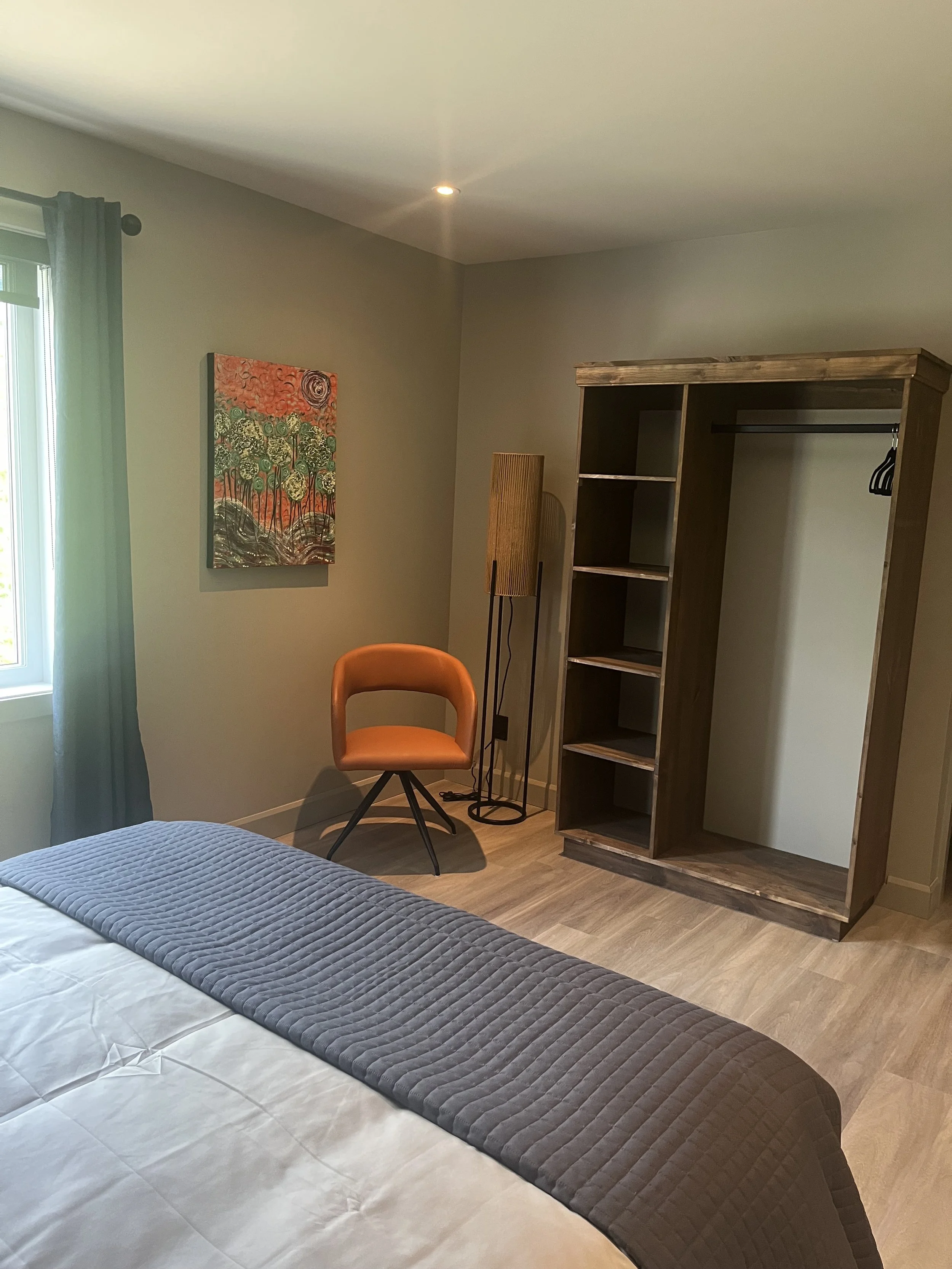 Chambre avec lit queen