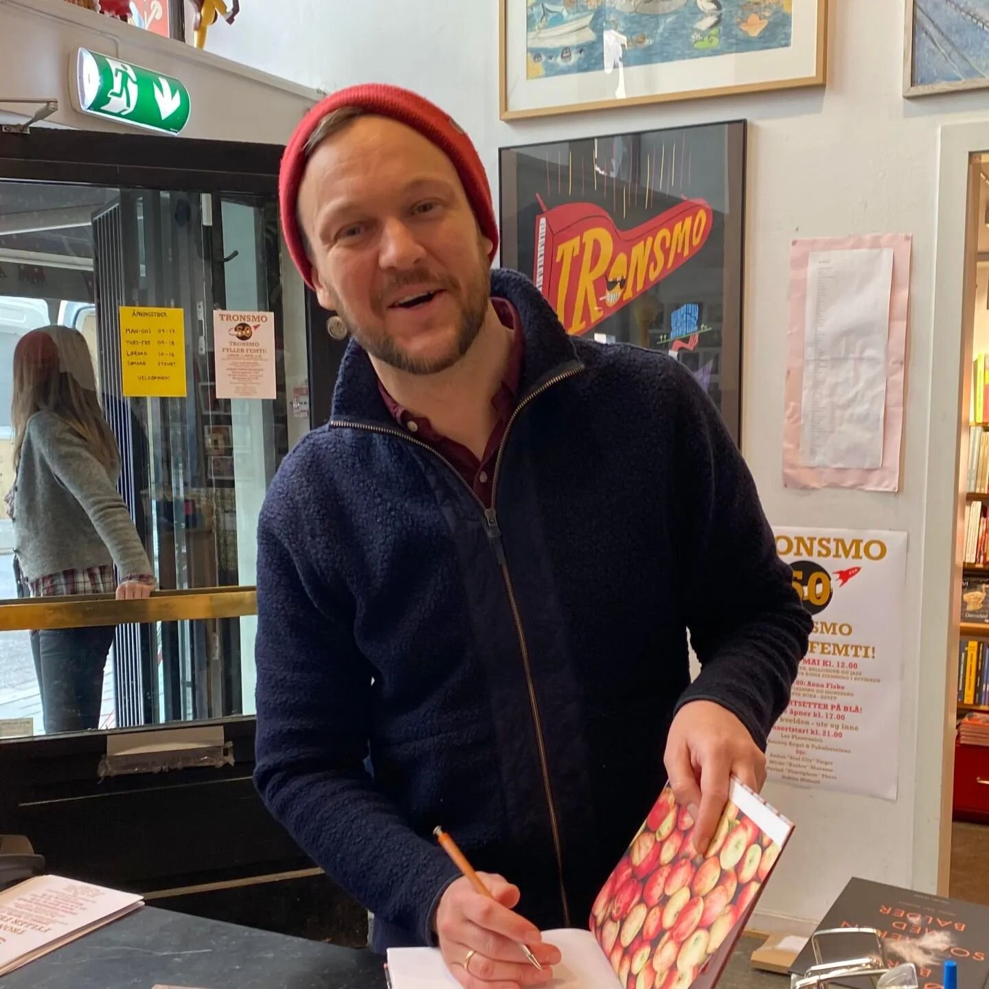 St&oslash;tt en lokal butikk!
Det er de som gj&oslash;r byene og tettstedene i Norge spennende og verdt &aring; bo i ❤️

N&aring; kan du f&aring; kj&oslash;pt signert utgave av  Den store norske siderguiden p&aring; Oslos beste bokbutikk @tronsmobok 