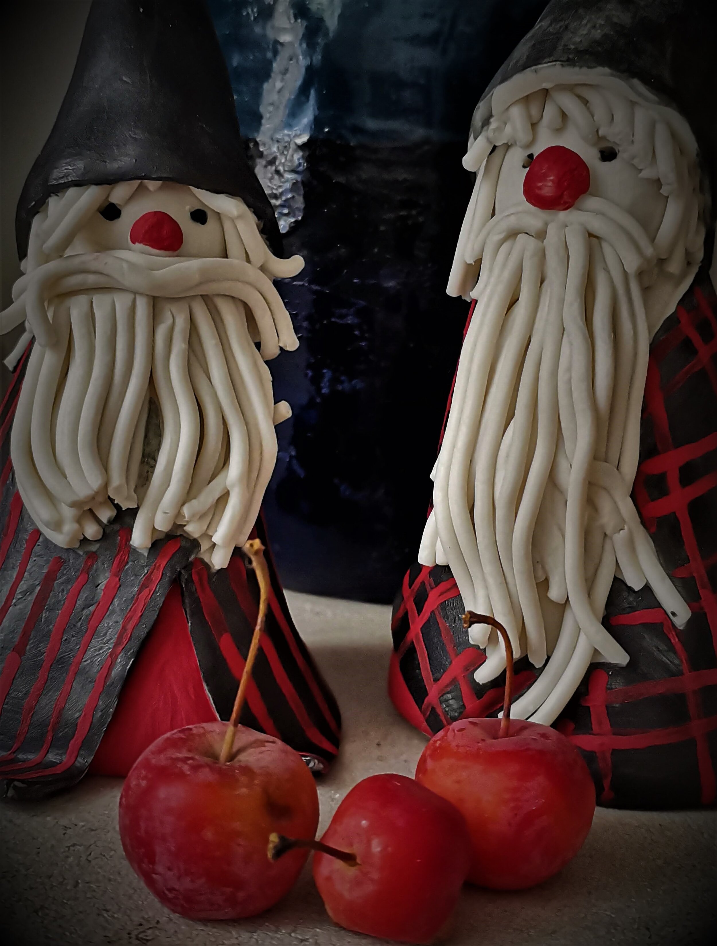 Les lutins de Noël en pleine méditation