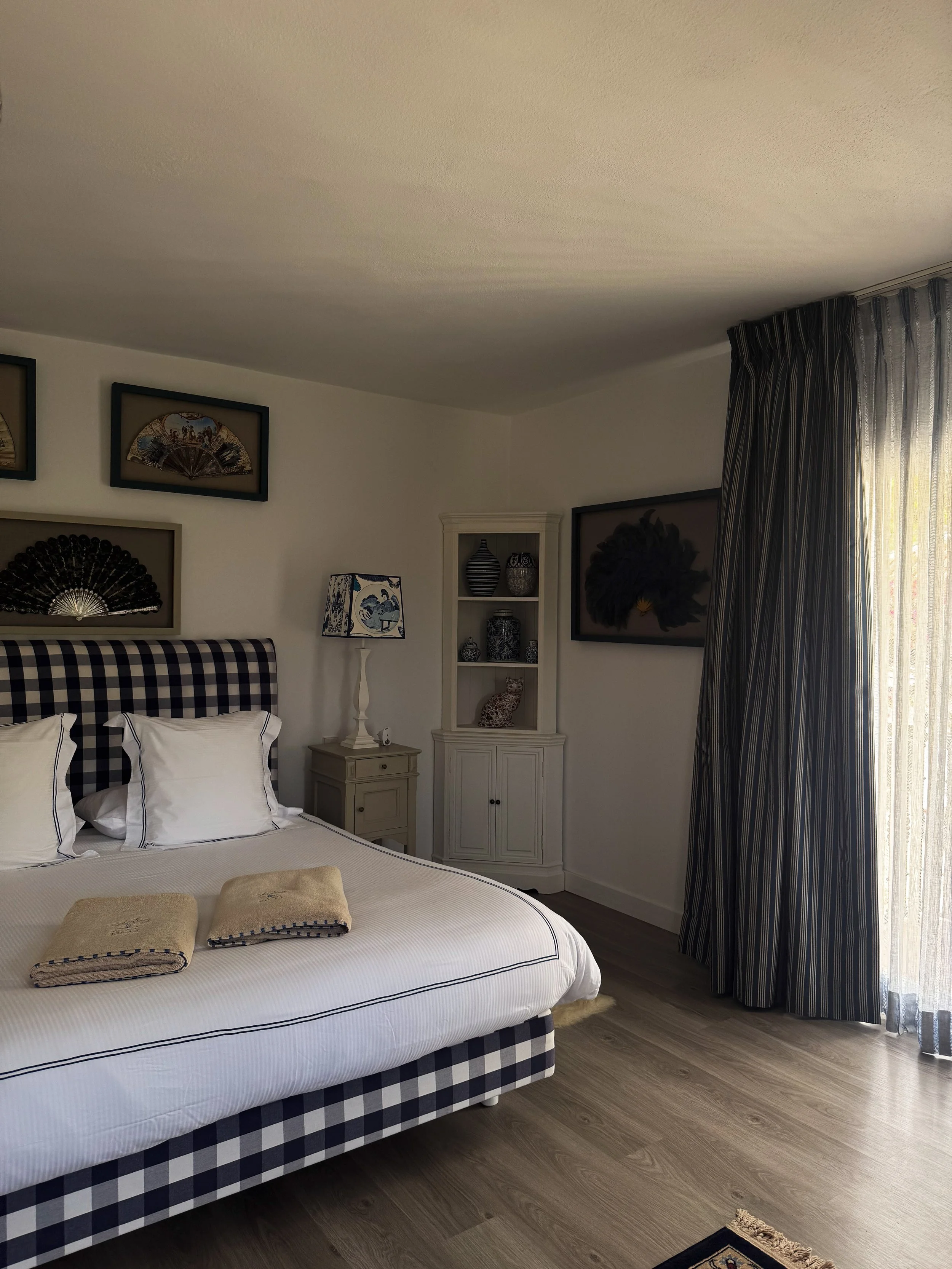 13-ROOM2.jpg