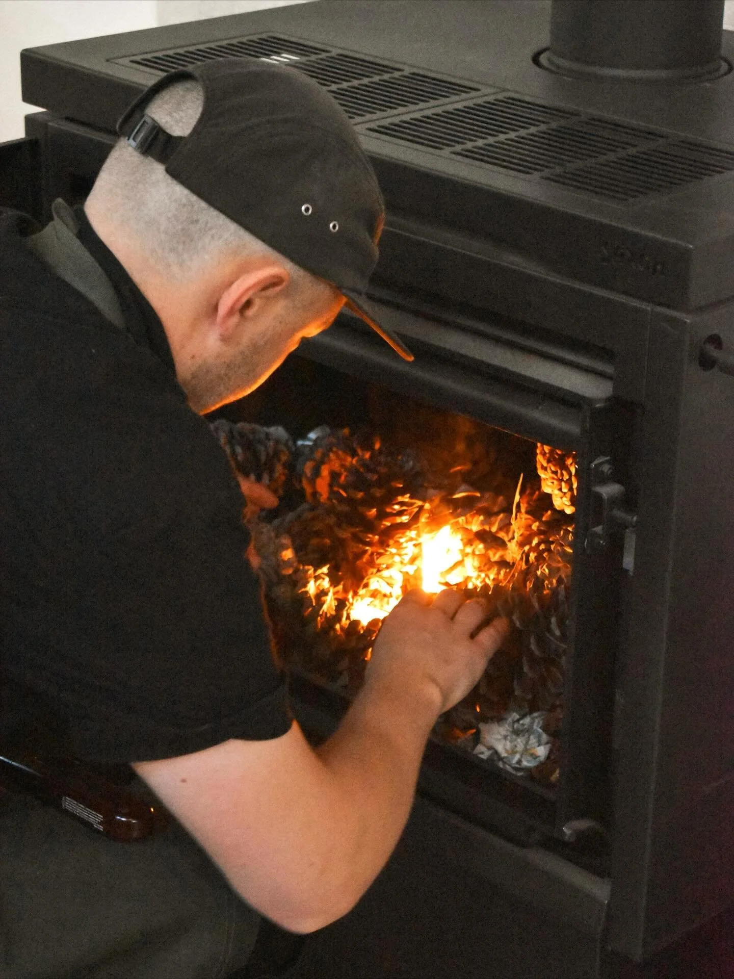 With pine cones gathered by our nieces and nephews and jarrah wood salvaged from the building site, the first fire feels even more special. &hearts;️🔥

See you soon from 7am!