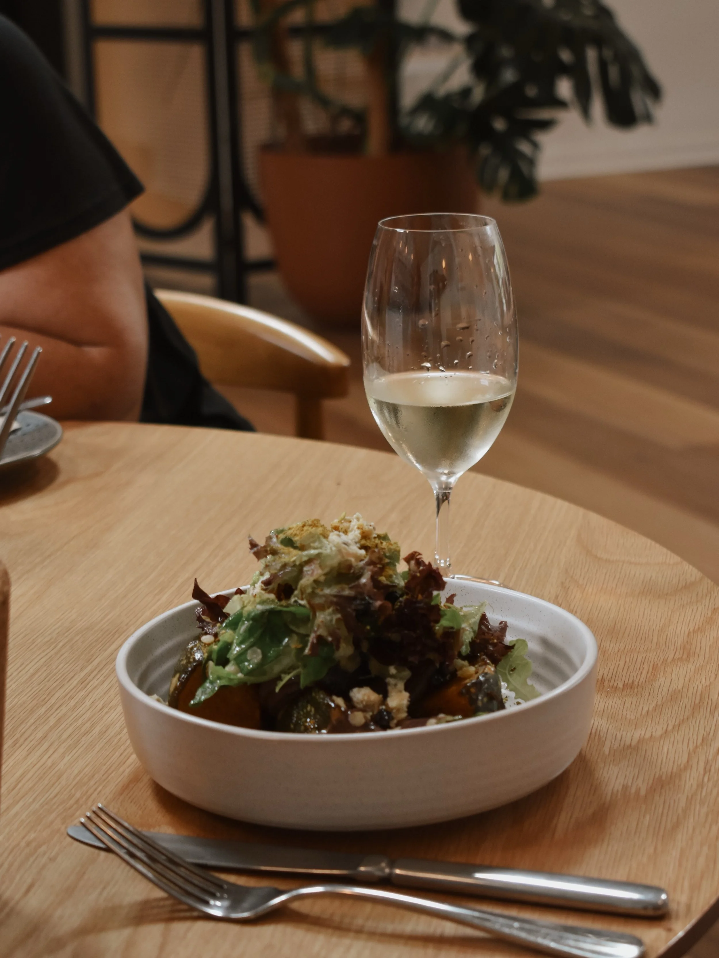 Lunch is always better with @singlefilewine 🤎

This is our slow roasted pumpkin ~ with confit onion, split lentils, @bathgatefarm leaves, Fourme d&rsquo;Ambert, pistachio &amp; pumpkin seed dukkah with pickled currants.