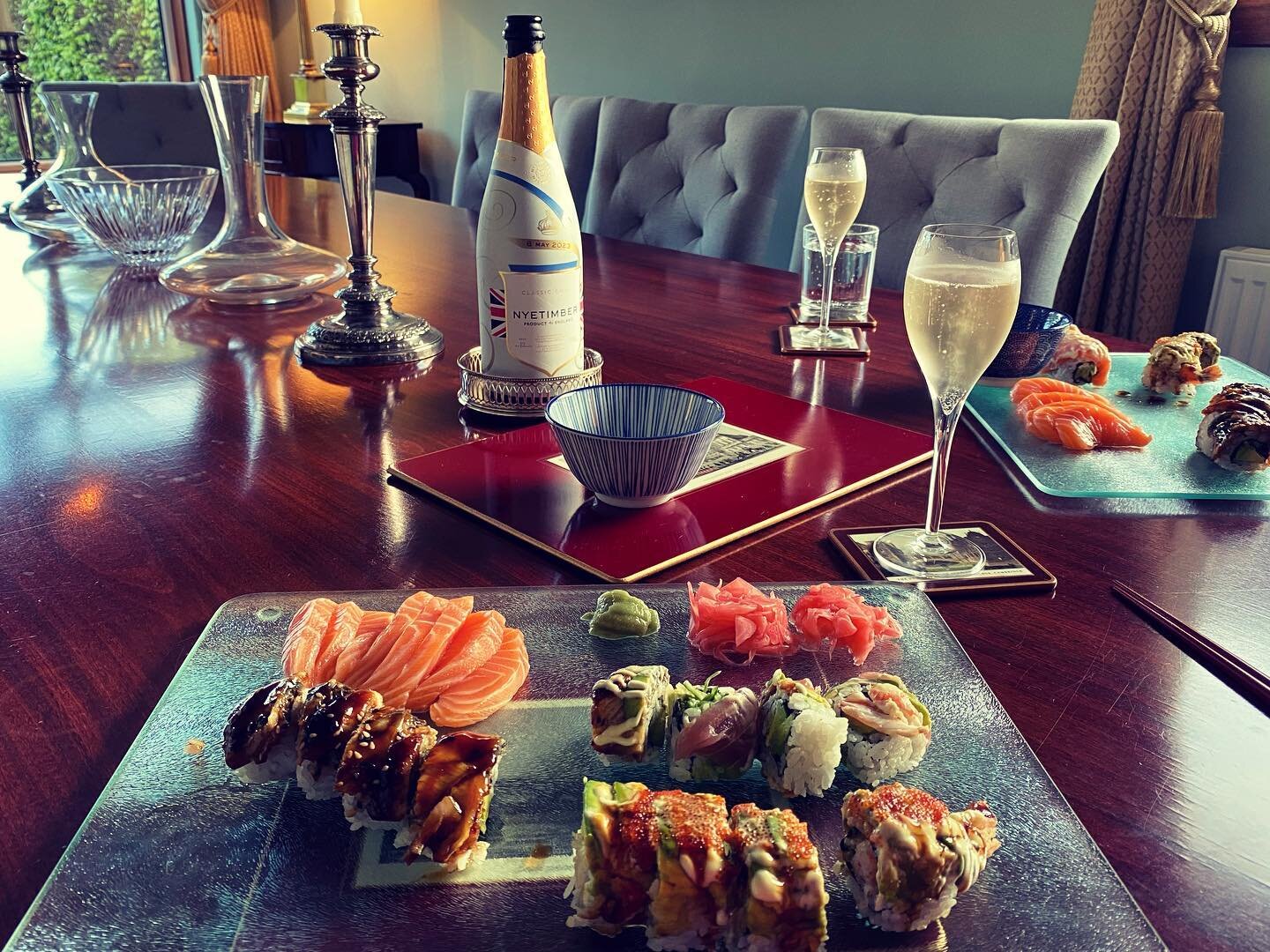 Enjoying a glass of the @nyetimber #coronationedition with some delicious #sushi - the crisp pronounced acidity of the wine pairing beautifully with the fish, especially the #salmonsashimi - Happy Wine Wednesday! #japanesefood #nyetimber #englishspar