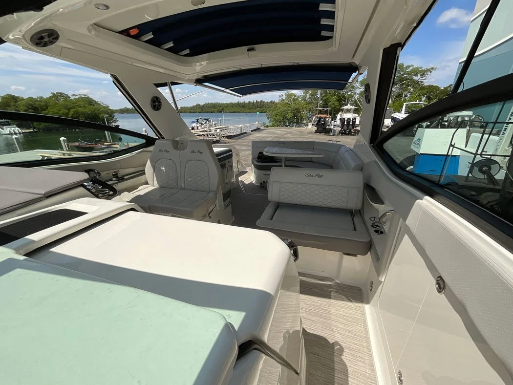 Cockpit_forsale_SEARAY320DA_Miami.jpg