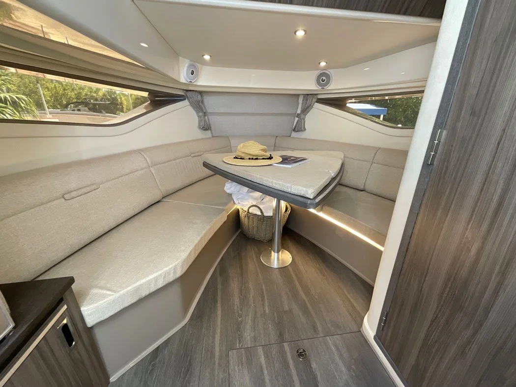 SeaRay320_forSale_Miami_interior.jpg