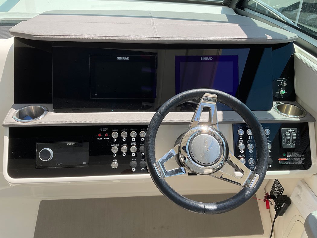 SEARAY320DA_Simrad.jpg