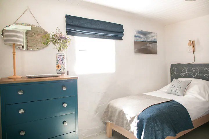 Sunlight streaming through the window in this cosy bedroom at The Hidden Cottage&hellip;.
#thehiddencottage #thehiddencottage_donegal #donegal #donegaltweed #govisitdonegal #govisitireland #ireland_gram #wildtravel #offthebeatentrack #uniquehomestays